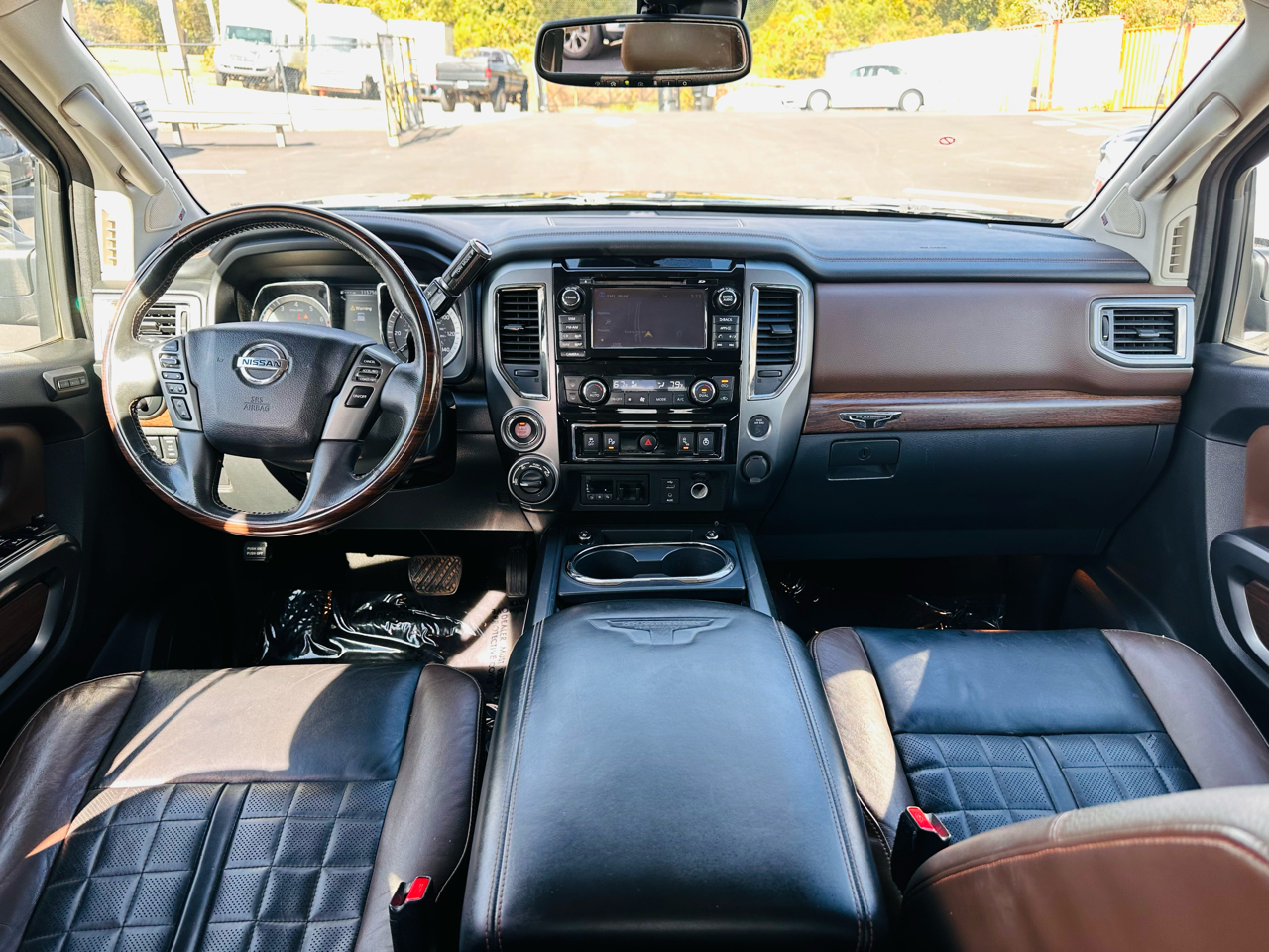 Nissan Titan Platinum Reserve Crew Cab 4WD 2017 Nissan Titan Platinum Reserve Crew Cab 4WD 2017