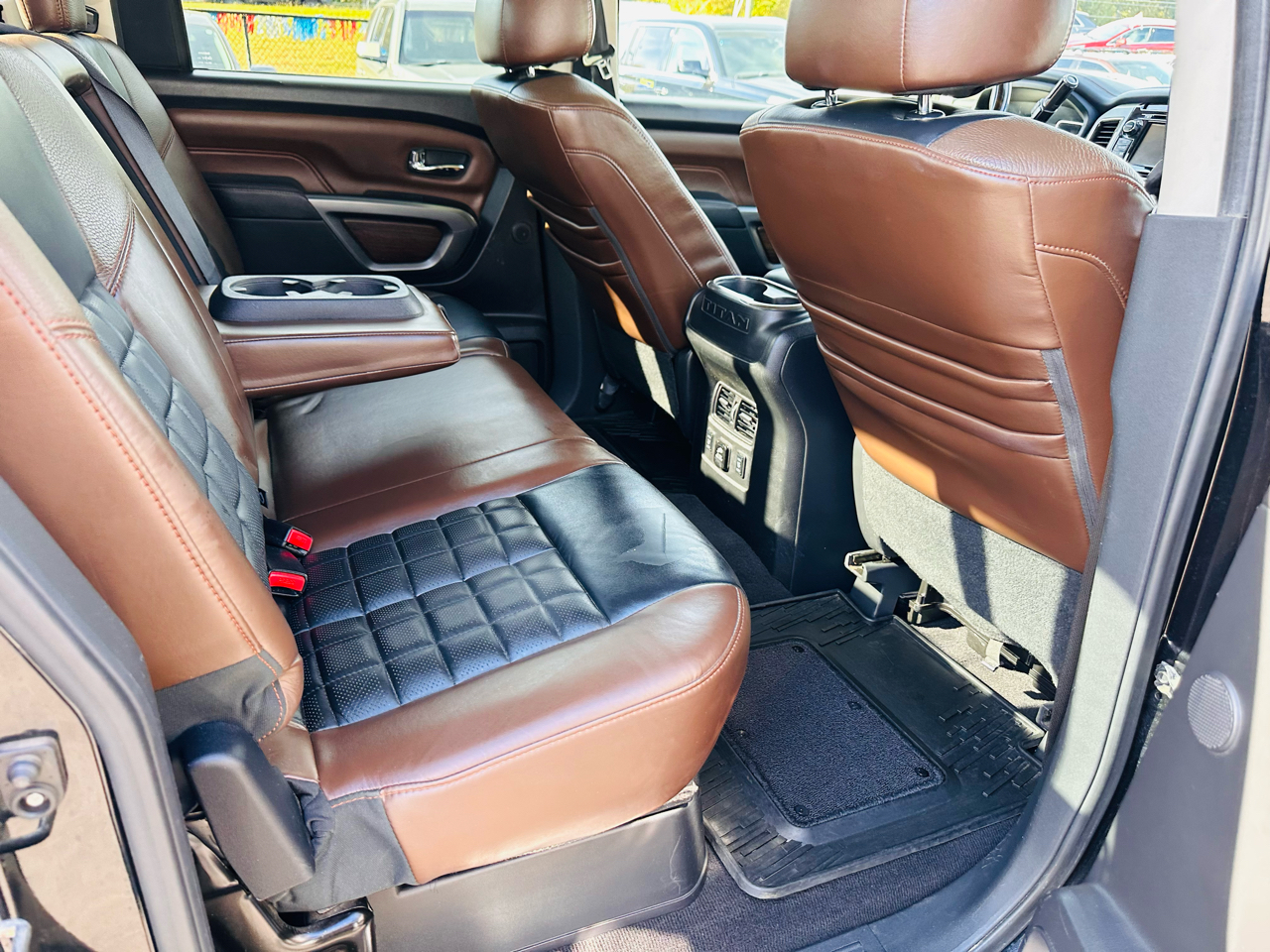 Nissan Titan Platinum Reserve Crew Cab 4WD 2017 Nissan Titan Platinum Reserve Crew Cab 4WD 2017