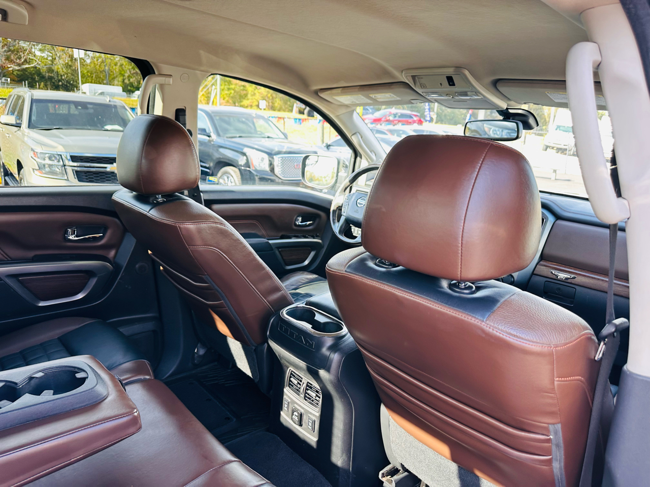 Nissan Titan Platinum Reserve Crew Cab 4WD 2017 Nissan Titan Platinum Reserve Crew Cab 4WD 2017