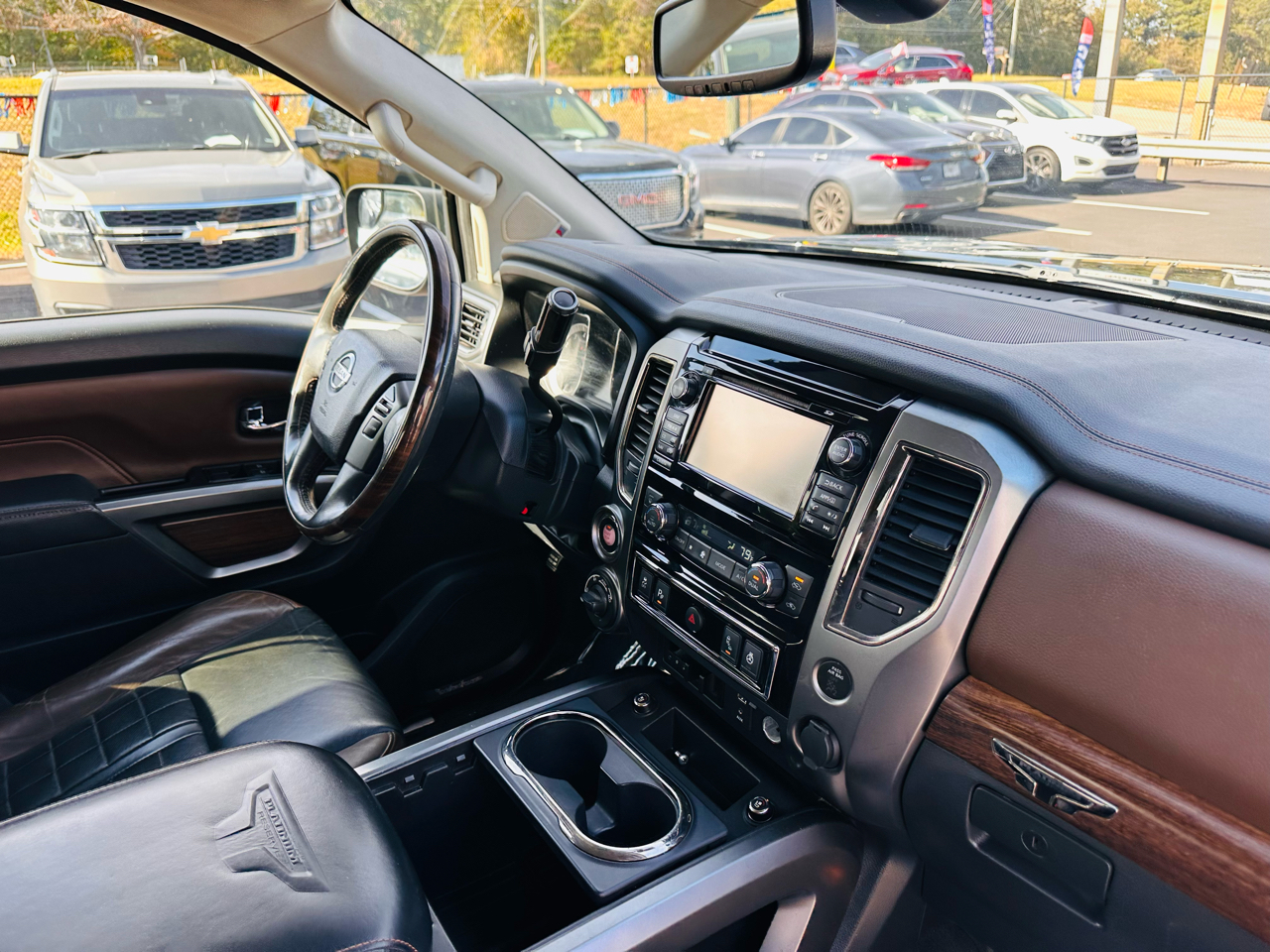 Nissan Titan Platinum Reserve Crew Cab 4WD 2017 Nissan Titan Platinum Reserve Crew Cab 4WD 2017