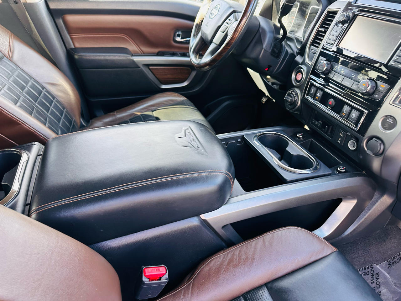 Nissan Titan Platinum Reserve Crew Cab 4WD 2017 Nissan Titan Platinum Reserve Crew Cab 4WD 2017
