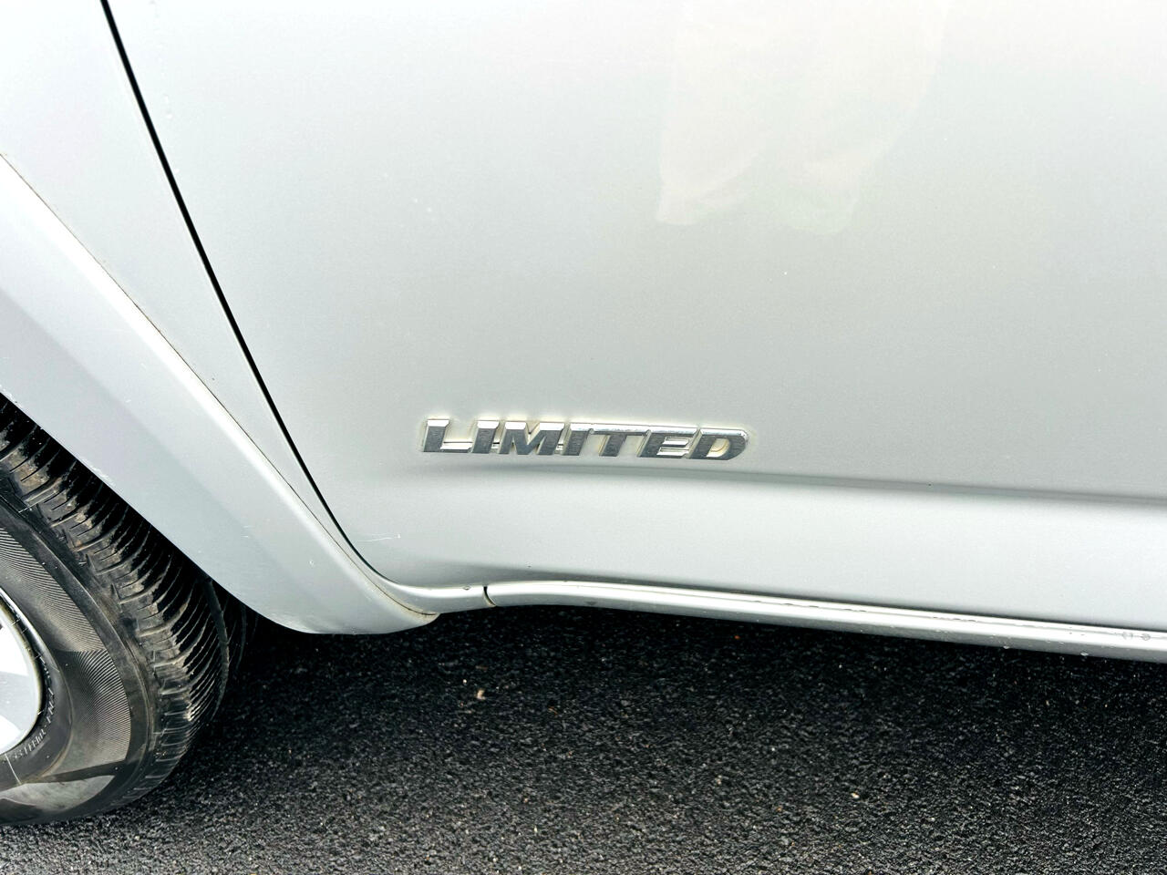 Toyota RAV4 Limited V6 2WD 2009