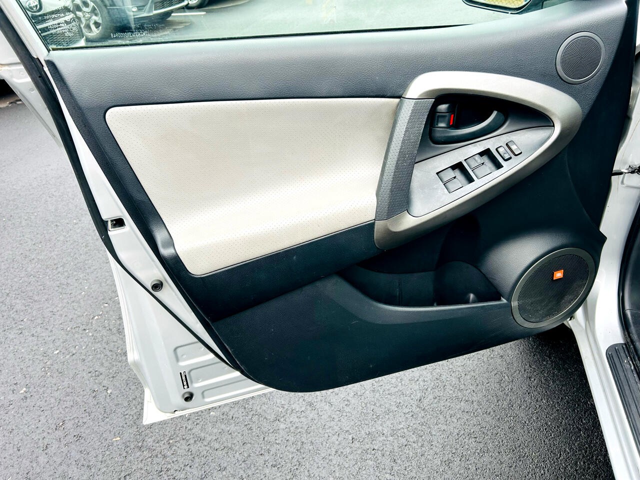 Toyota RAV4 Limited V6 2WD 2009