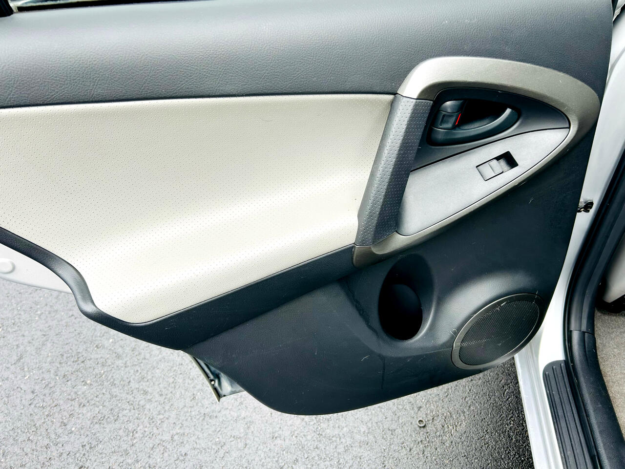 Toyota RAV4 Limited V6 2WD 2009