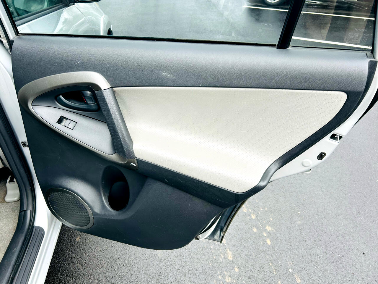 Toyota RAV4 Limited V6 2WD 2009