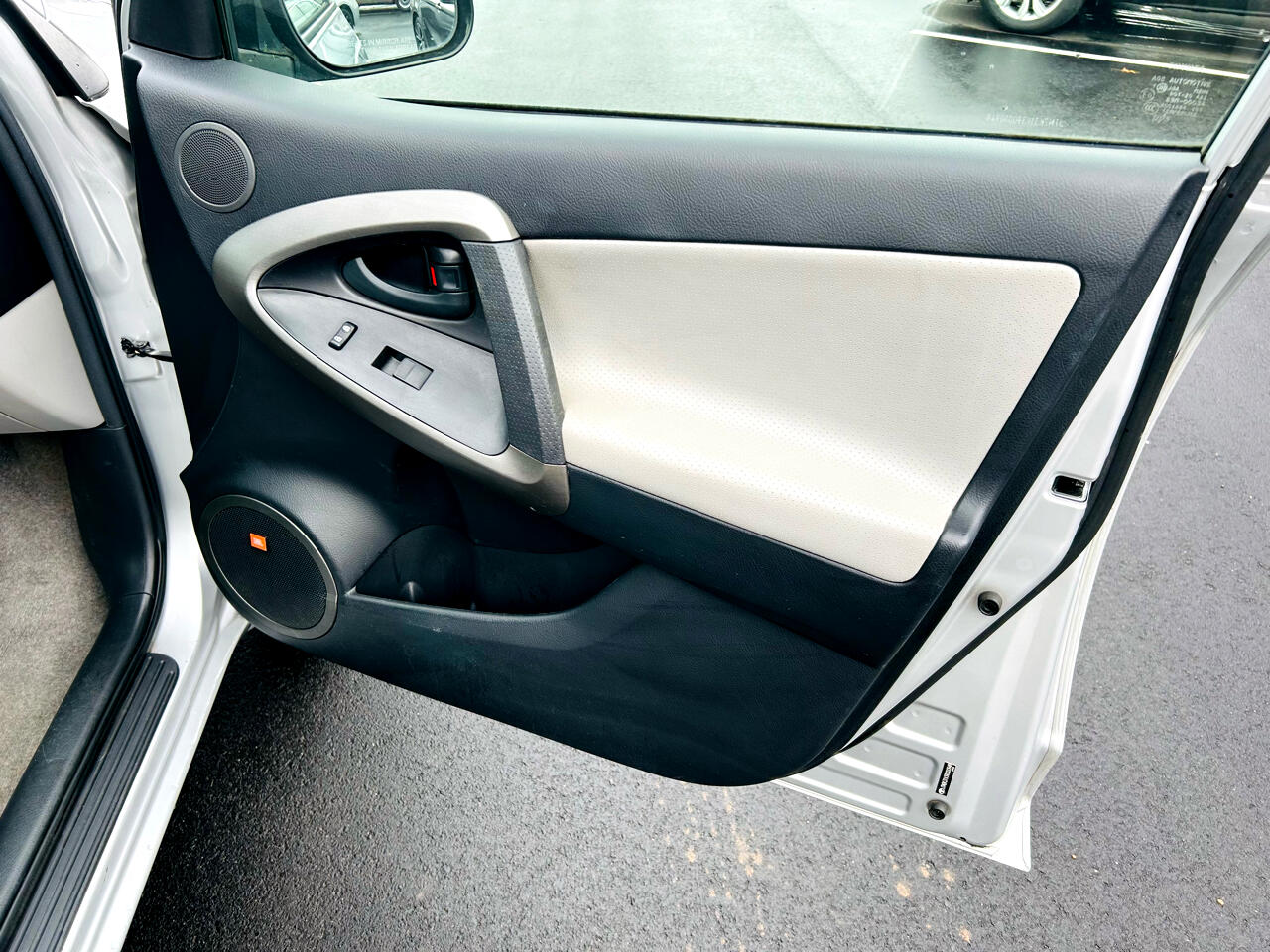 Toyota RAV4 Limited V6 2WD 2009