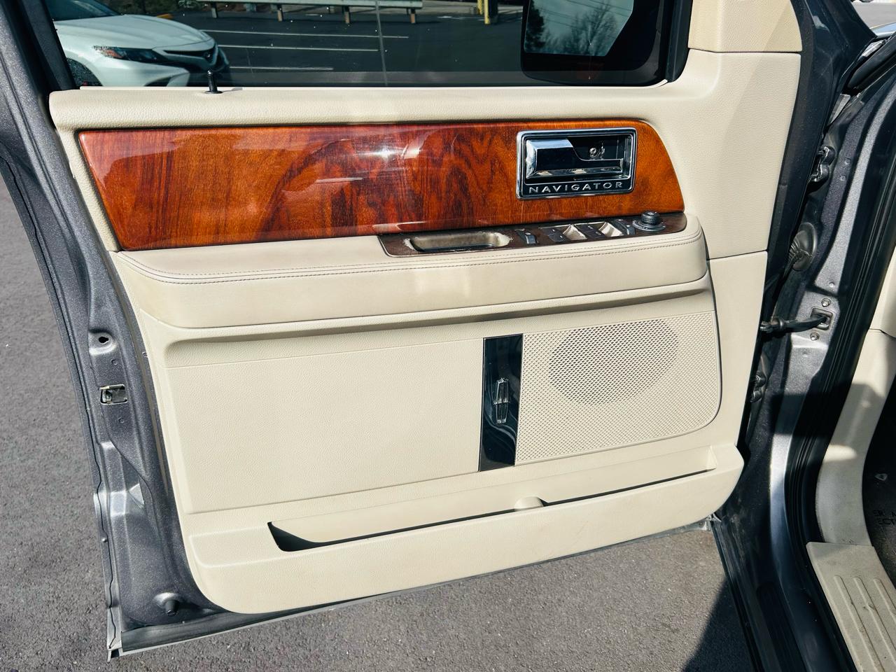 Lincoln Navigator 2WD 2011