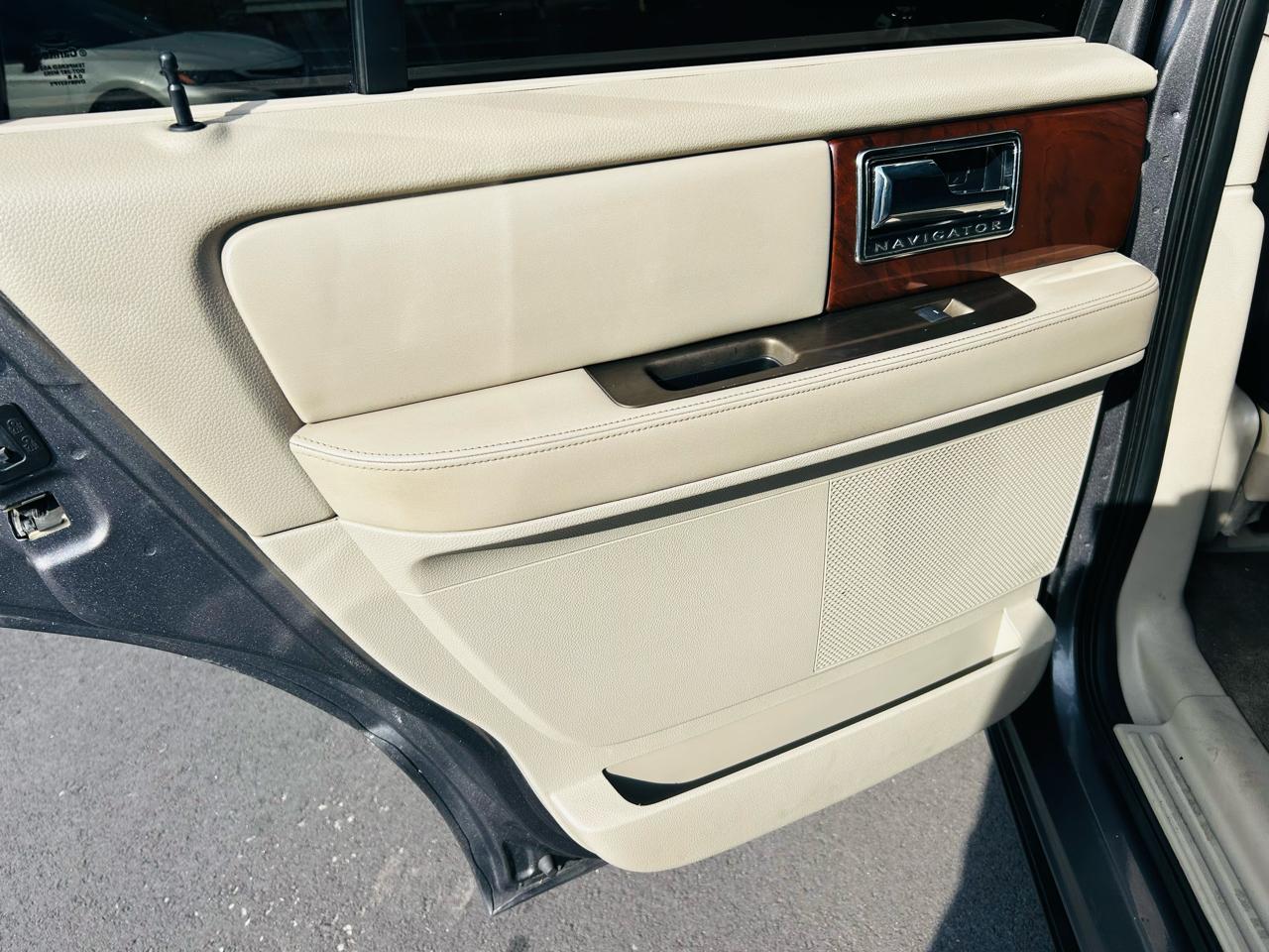 Lincoln Navigator 2WD 2011