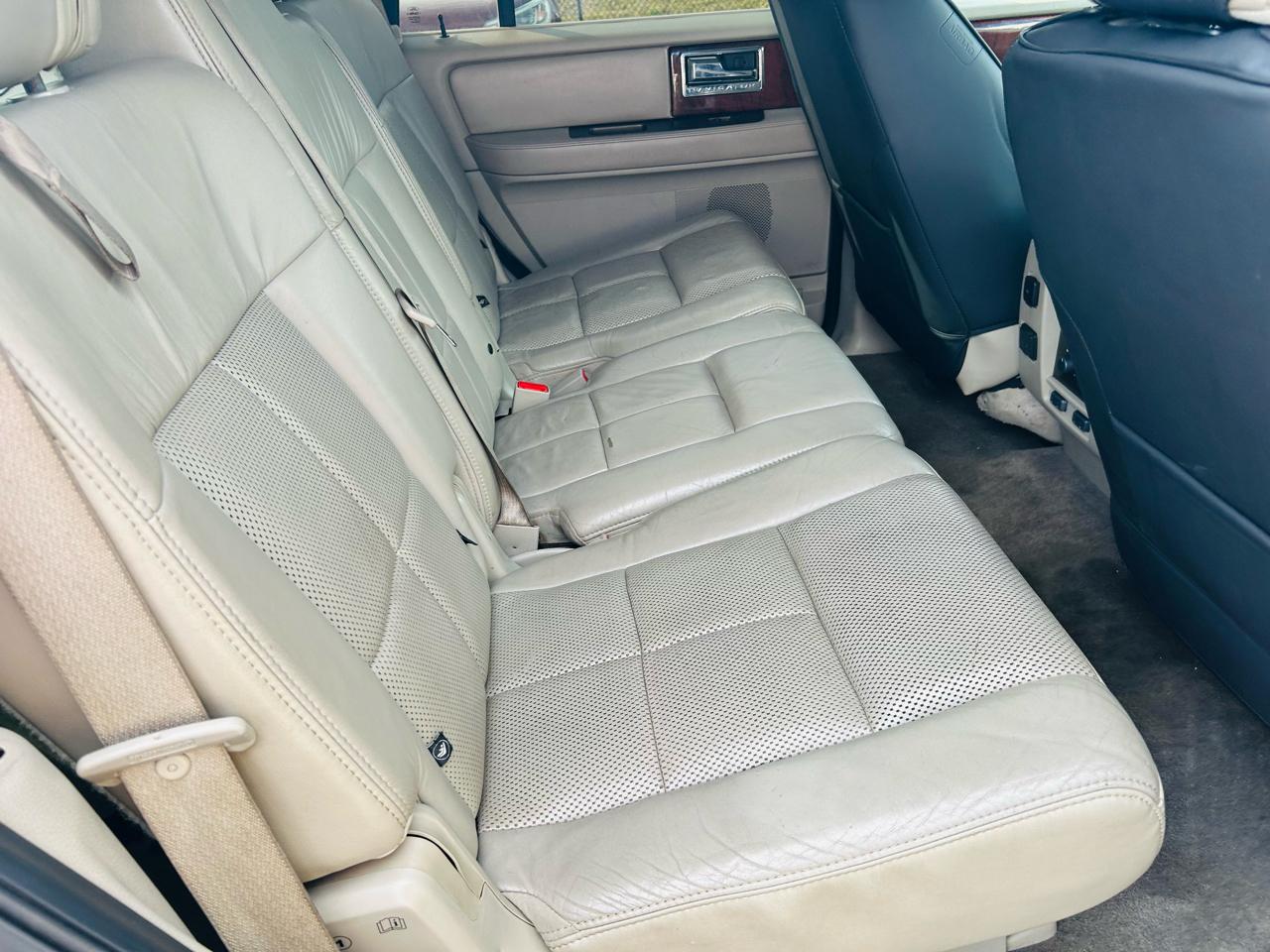 Lincoln Navigator 2WD 2011