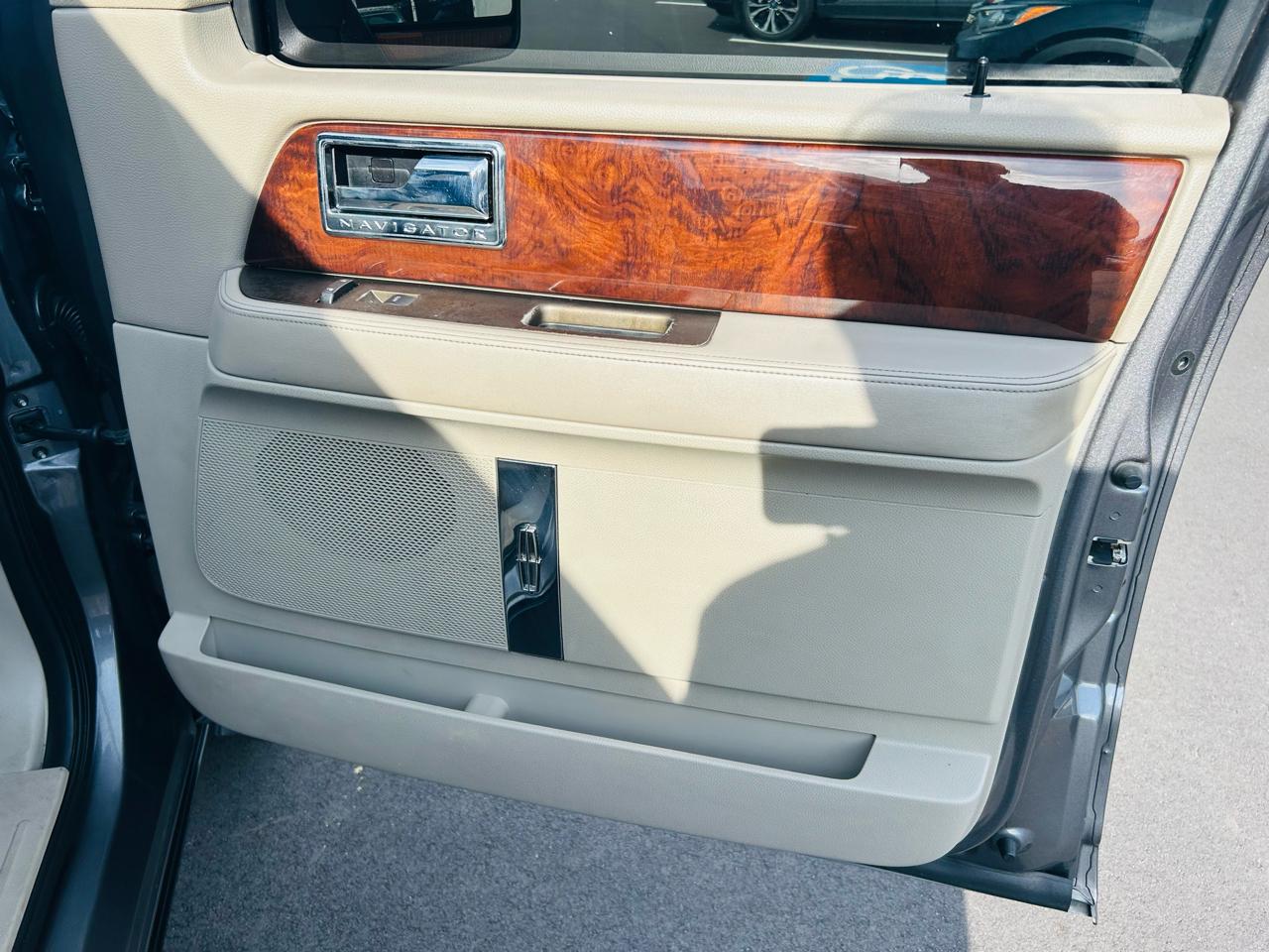 Lincoln Navigator 2WD 2011