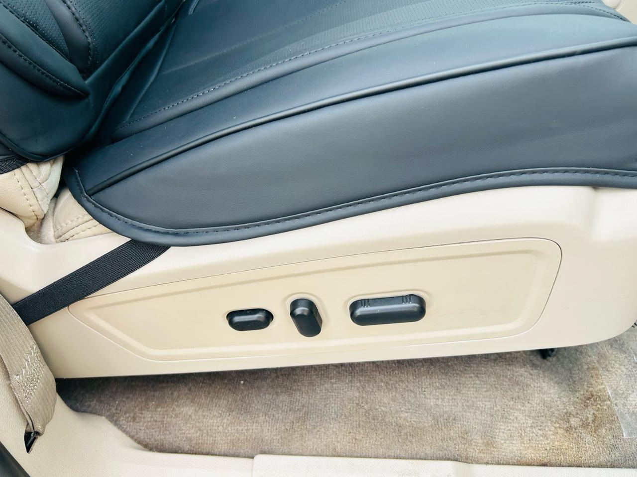 Lincoln Navigator 2WD 2011