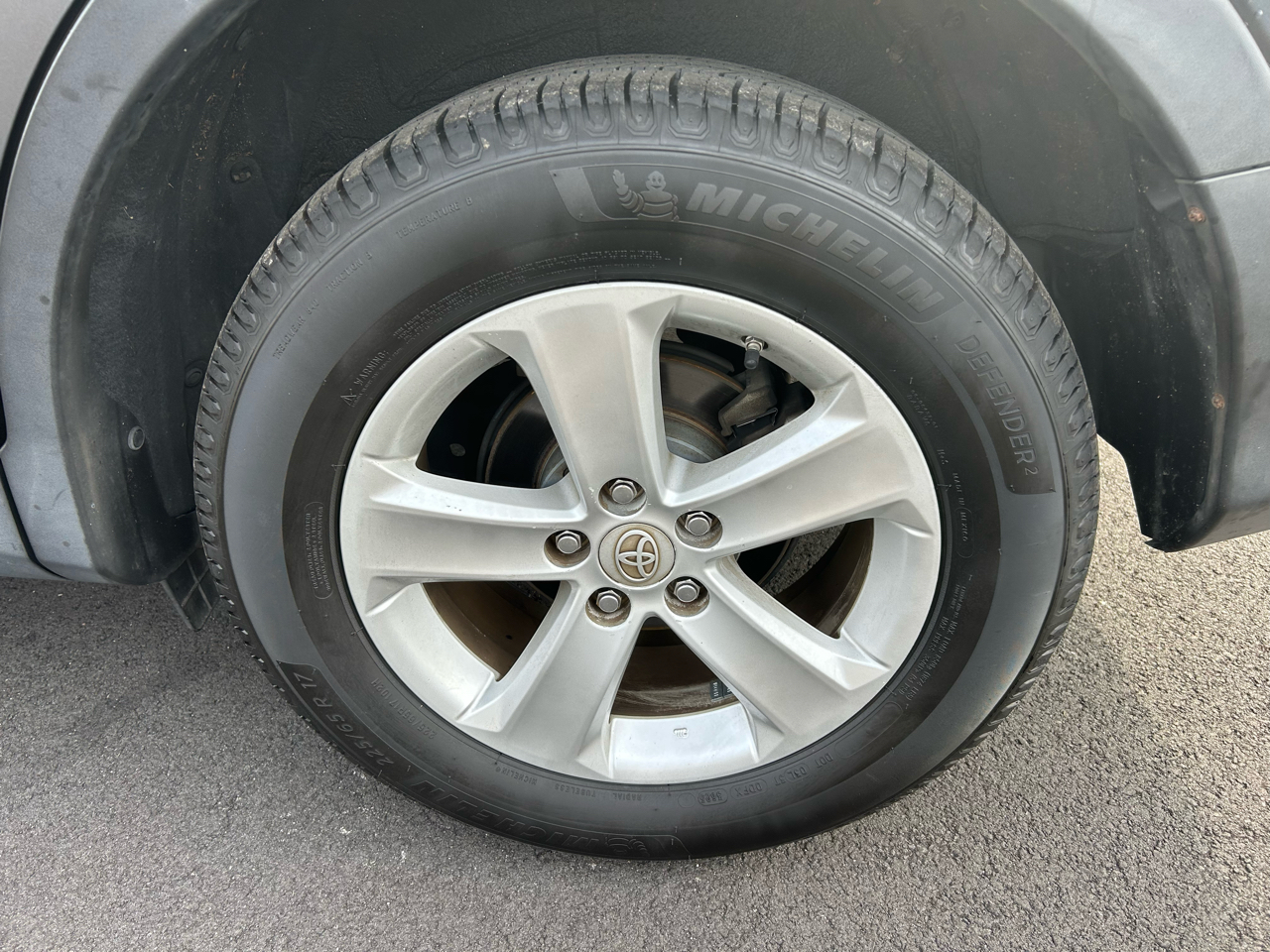 Toyota RAV4 XLE FWD 2013