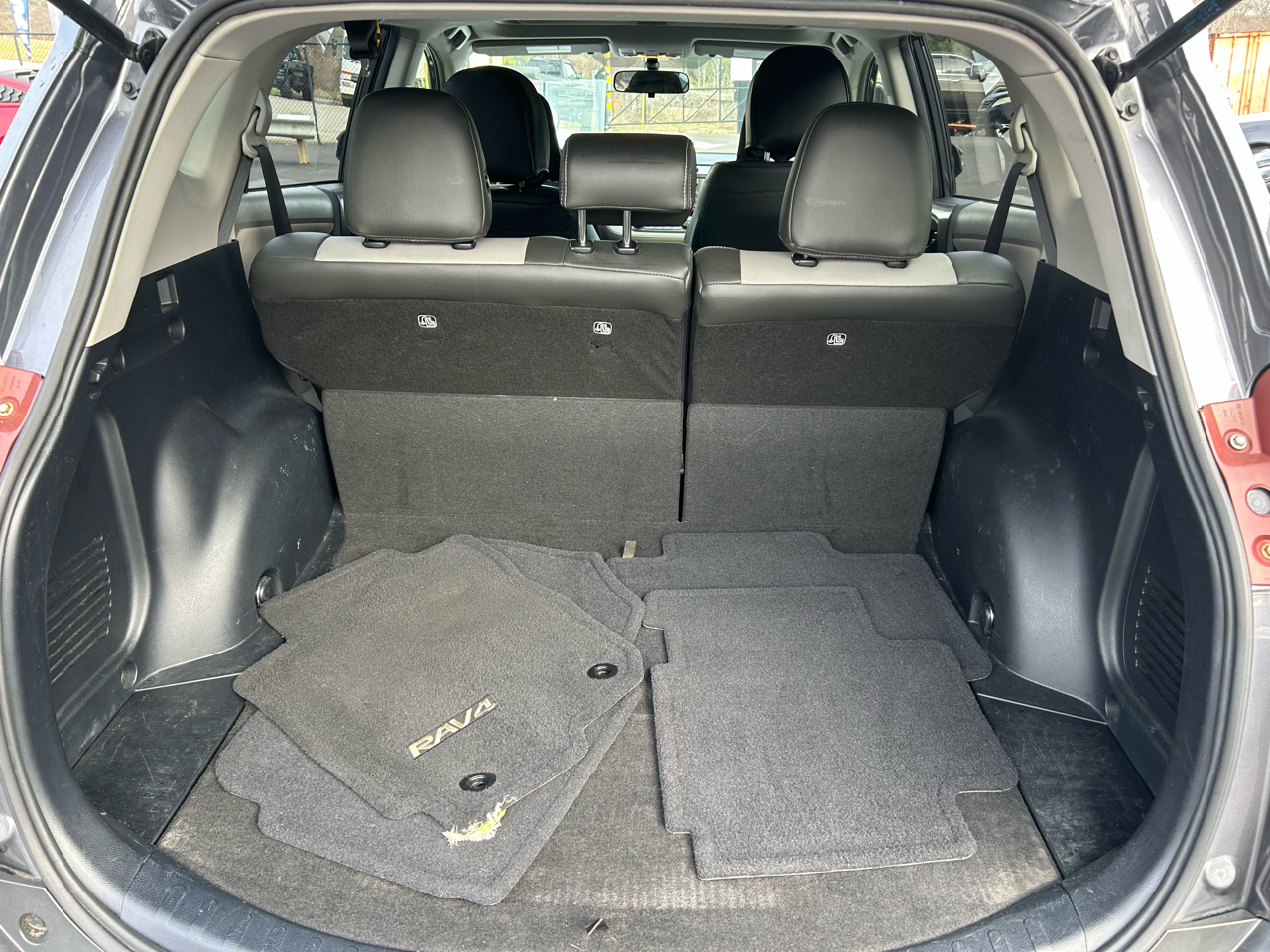 Toyota RAV4 XLE FWD 2013