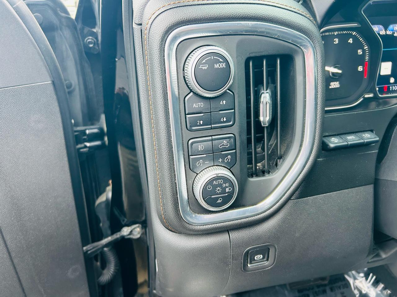 GMC Sierra 1500 AT4 Crew Cab Short Box 4WD 2020