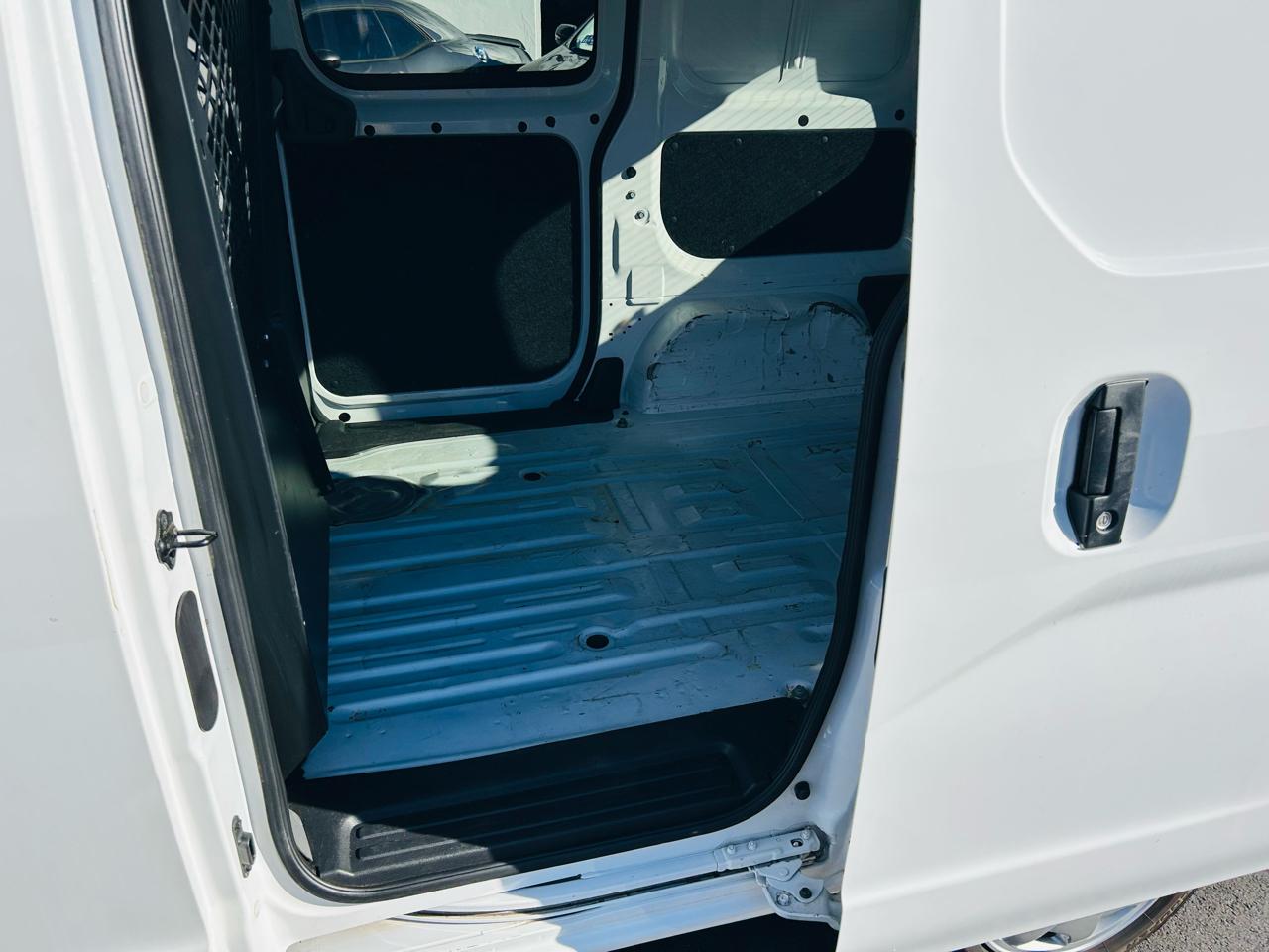 Nissan NV200 SV 2015