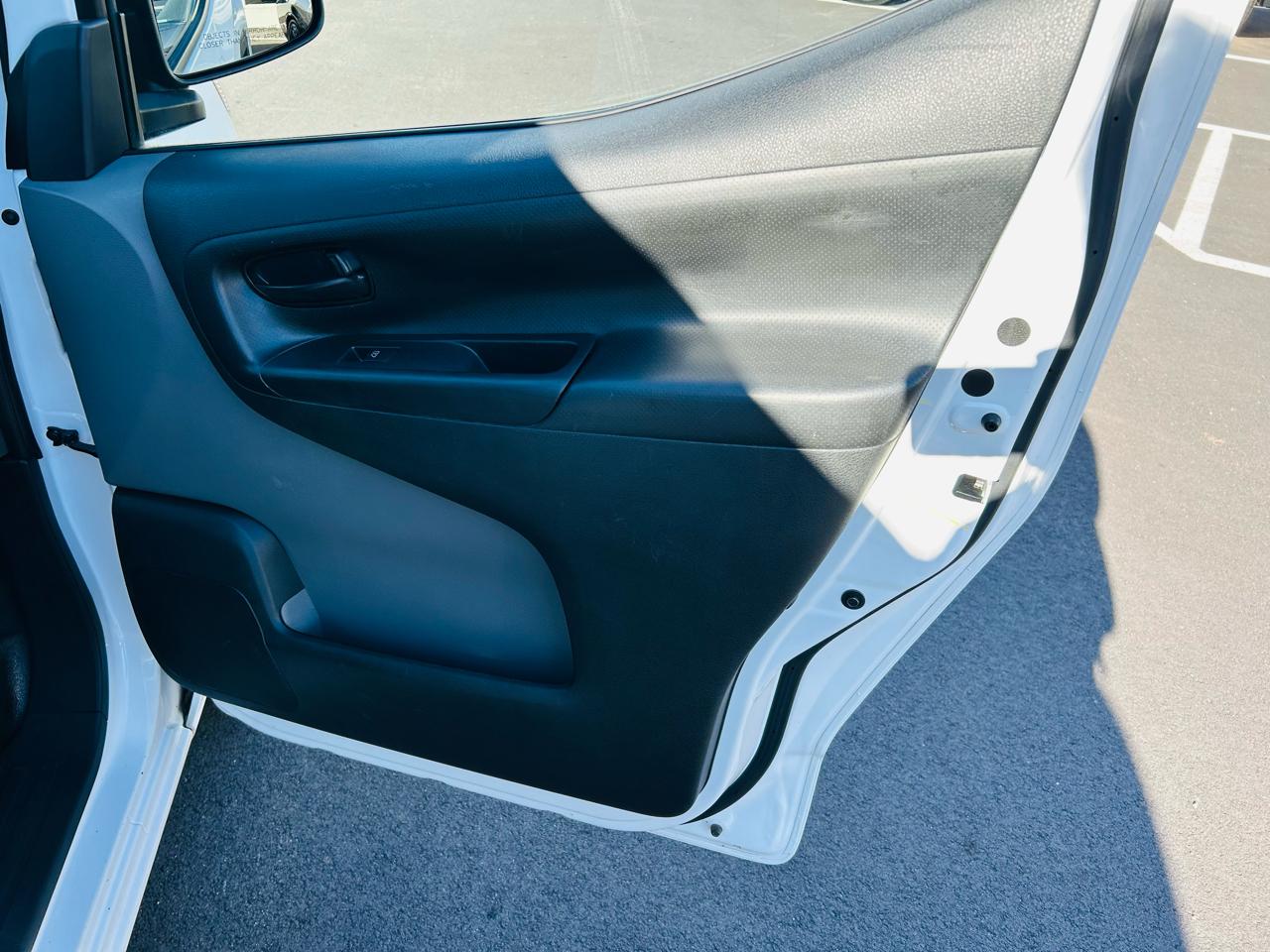 Nissan NV200 SV 2015