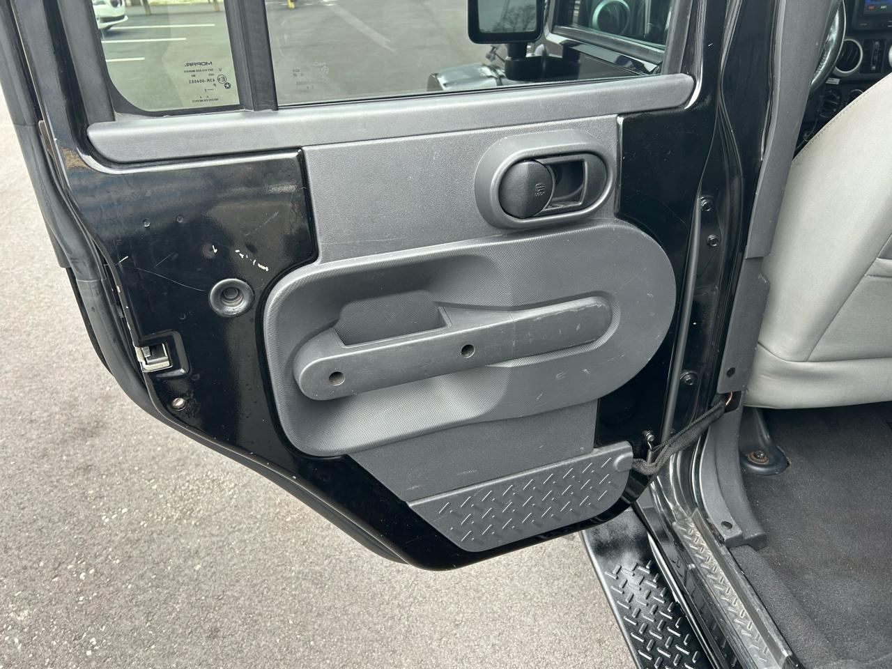 Jeep Wrangler Unlimited Sahara 4WD 2010