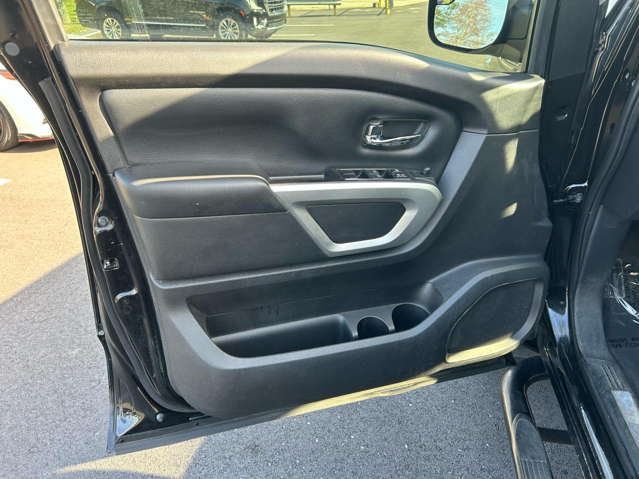 Nissan Titan SV Crew Cab 2WD 2018