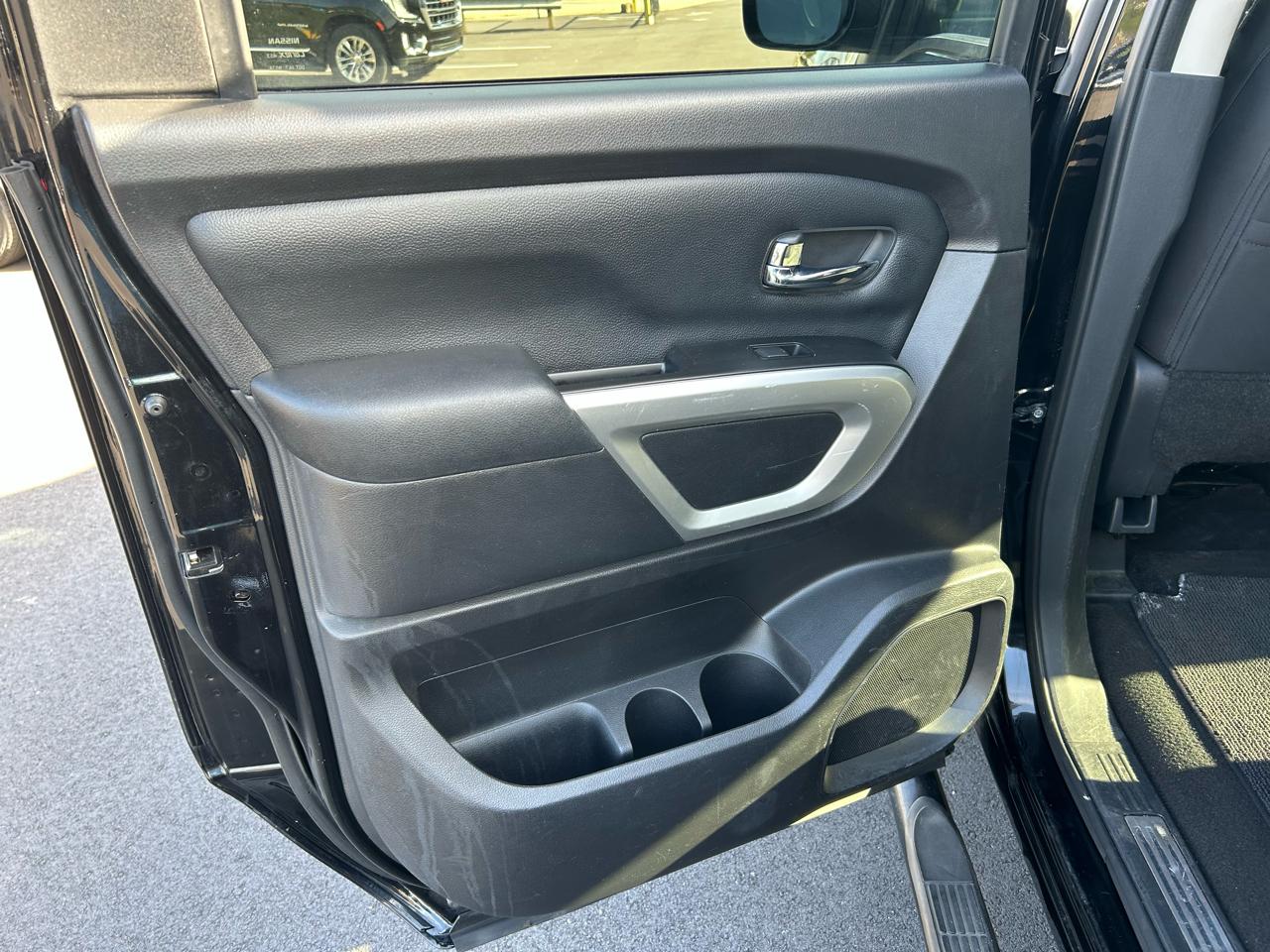 Nissan Titan SV Crew Cab 2WD 2018