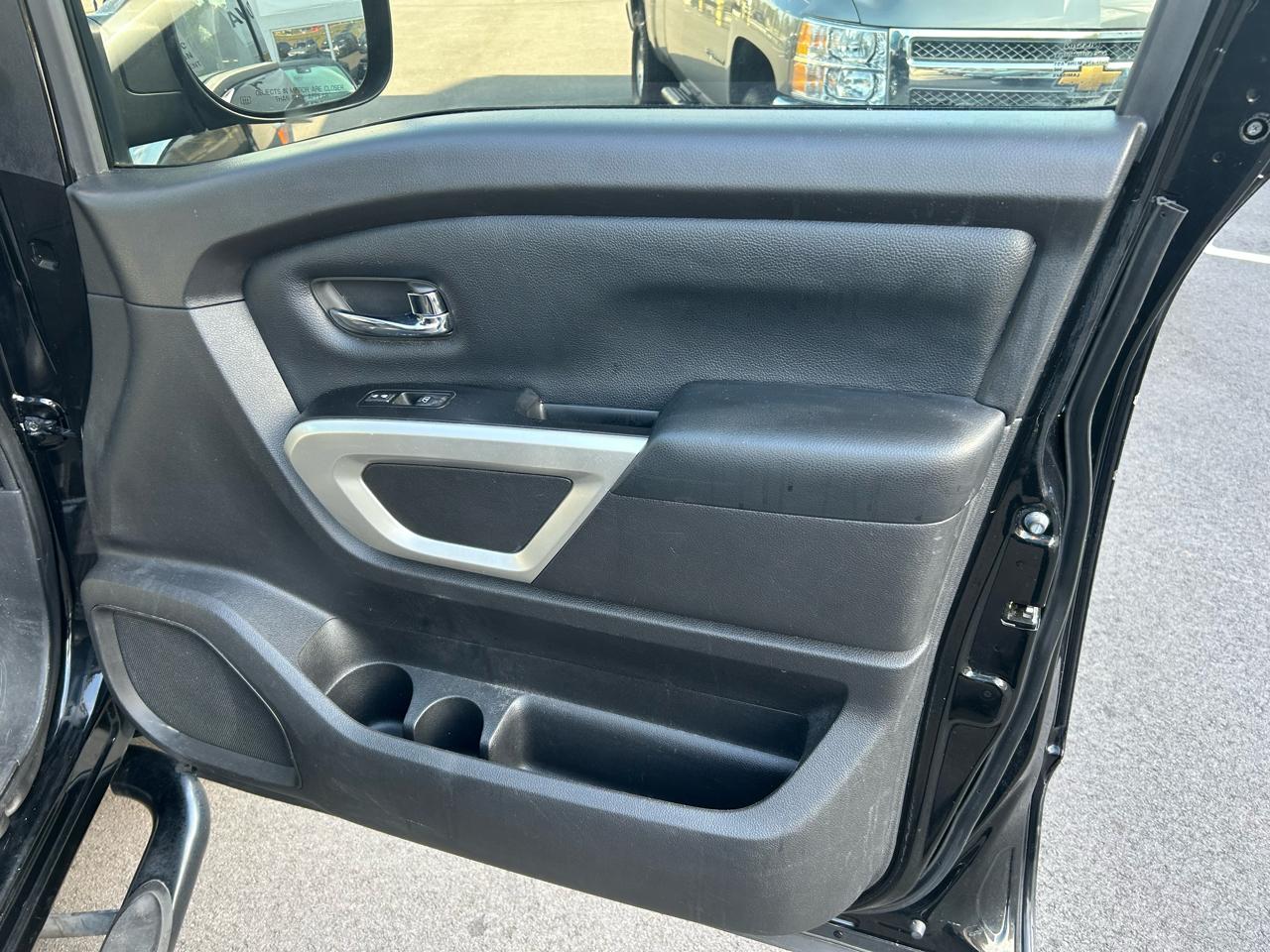 Nissan Titan SV Crew Cab 2WD 2018