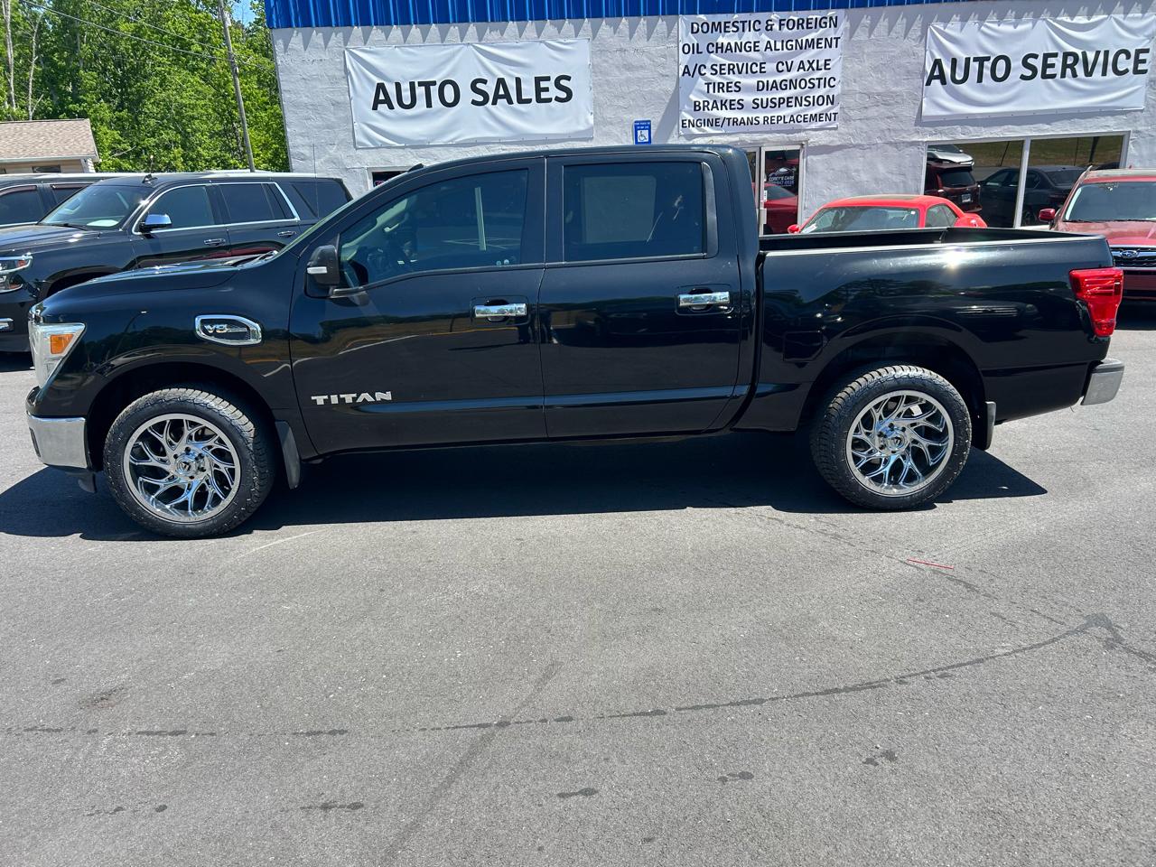 Nissan Titan SV Crew Cab 2WD 2017