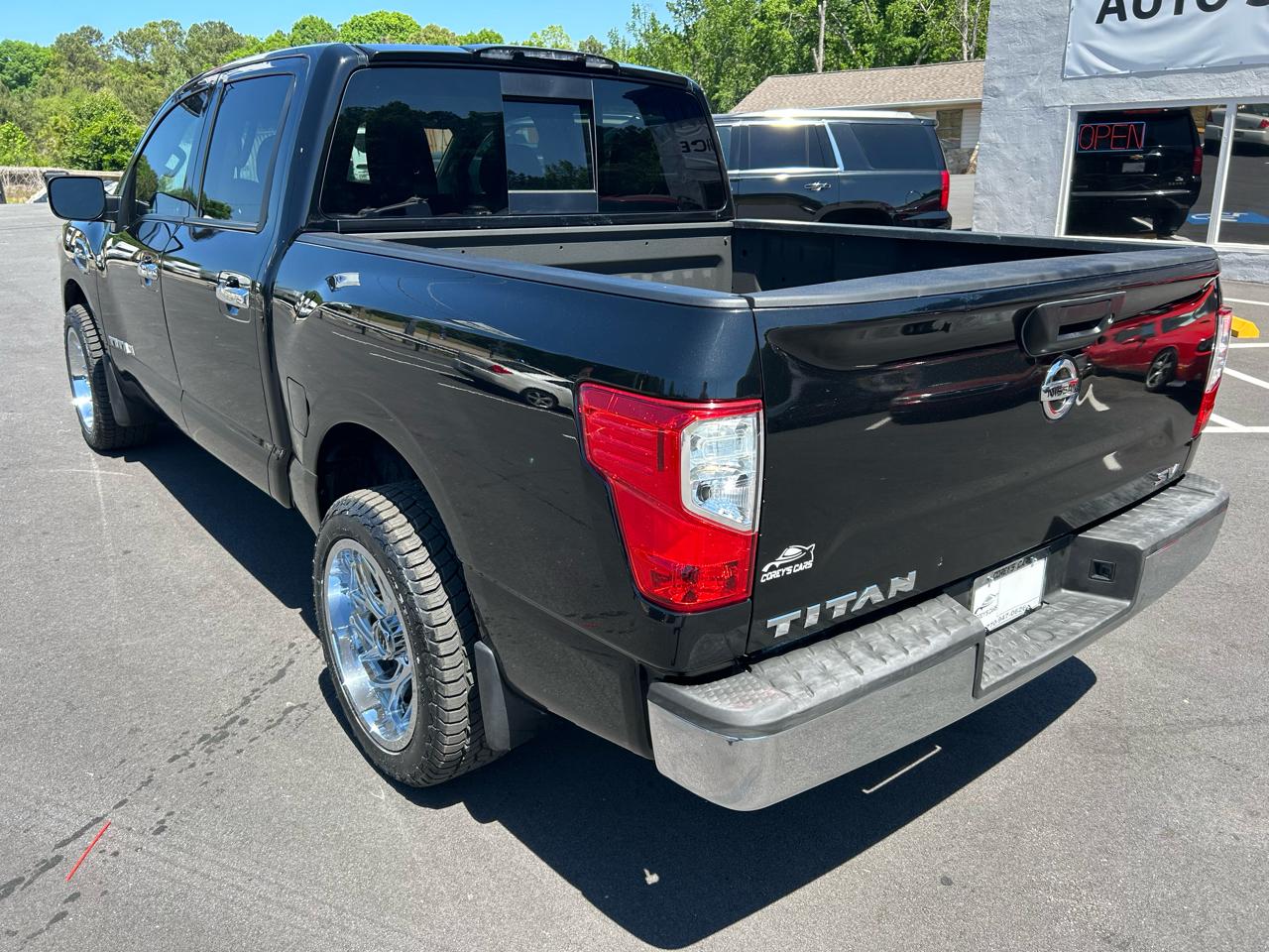Nissan Titan SV Crew Cab 2WD 2017