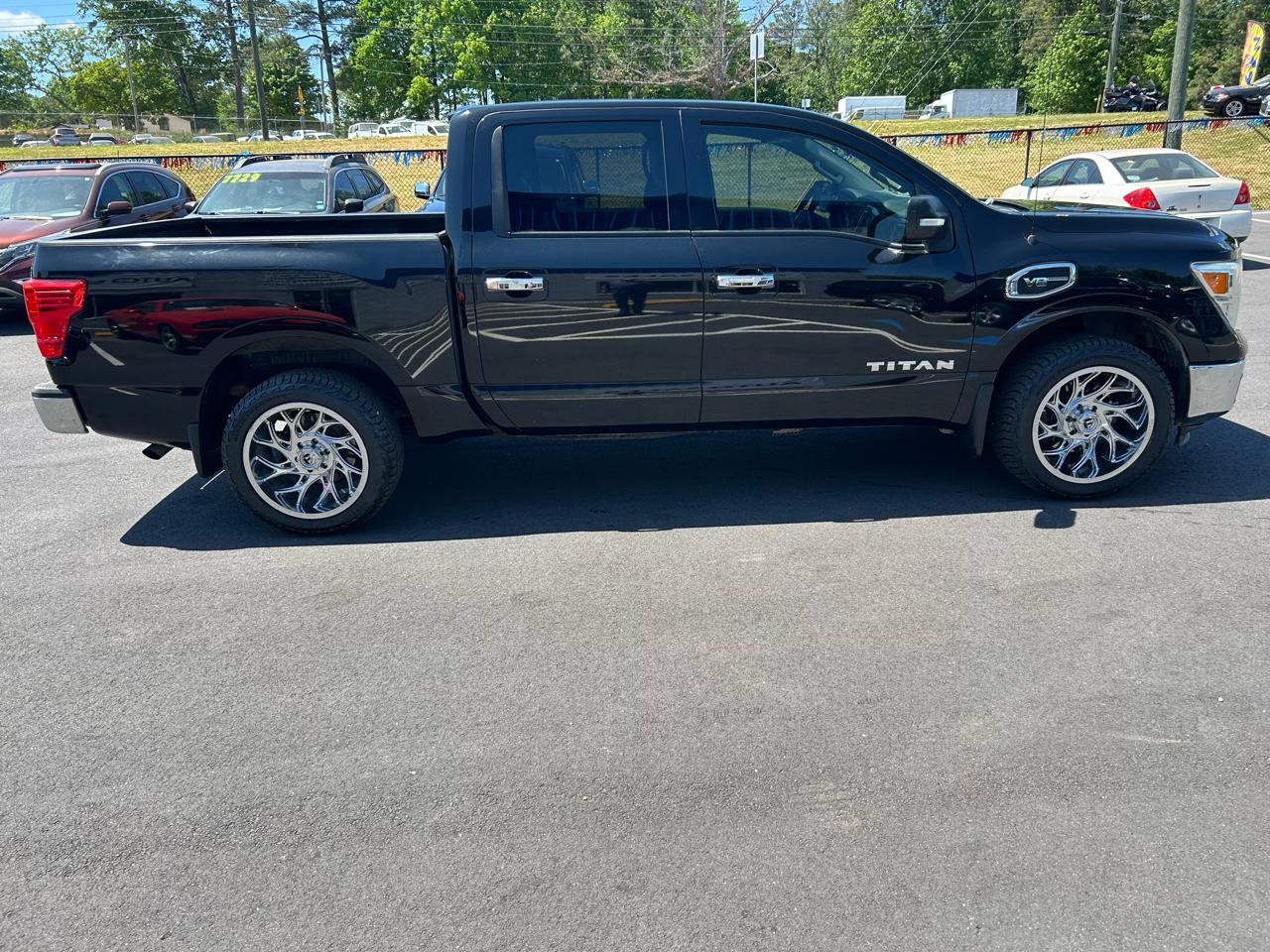 Nissan Titan SV Crew Cab 2WD 2017