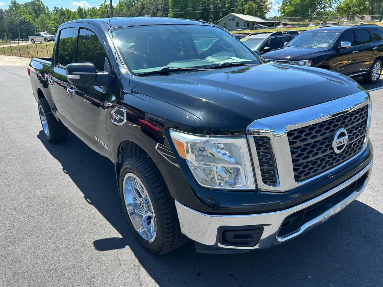 Nissan Titan SV Crew Cab 2WD 2017
