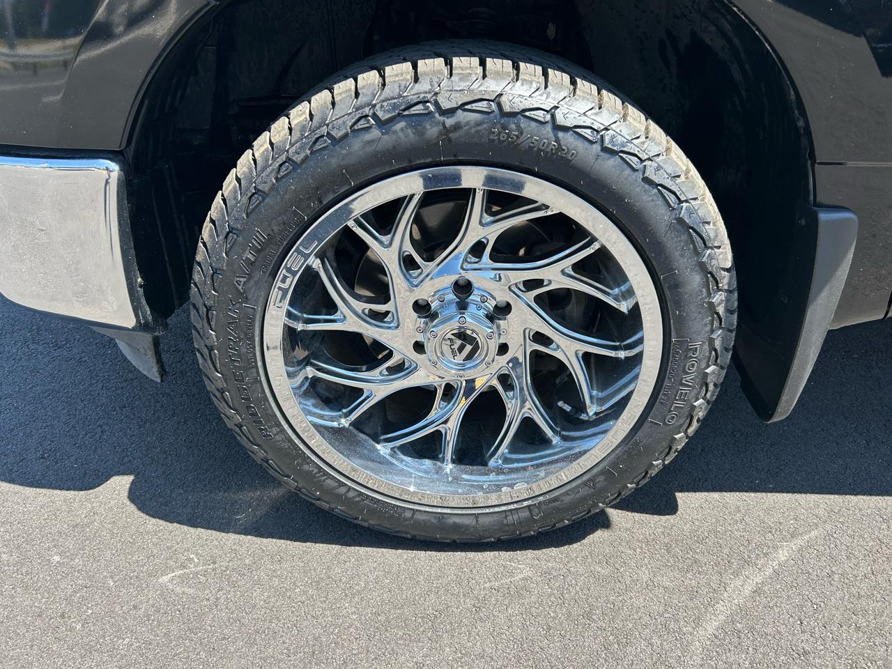 Nissan Titan SV Crew Cab 2WD 2017