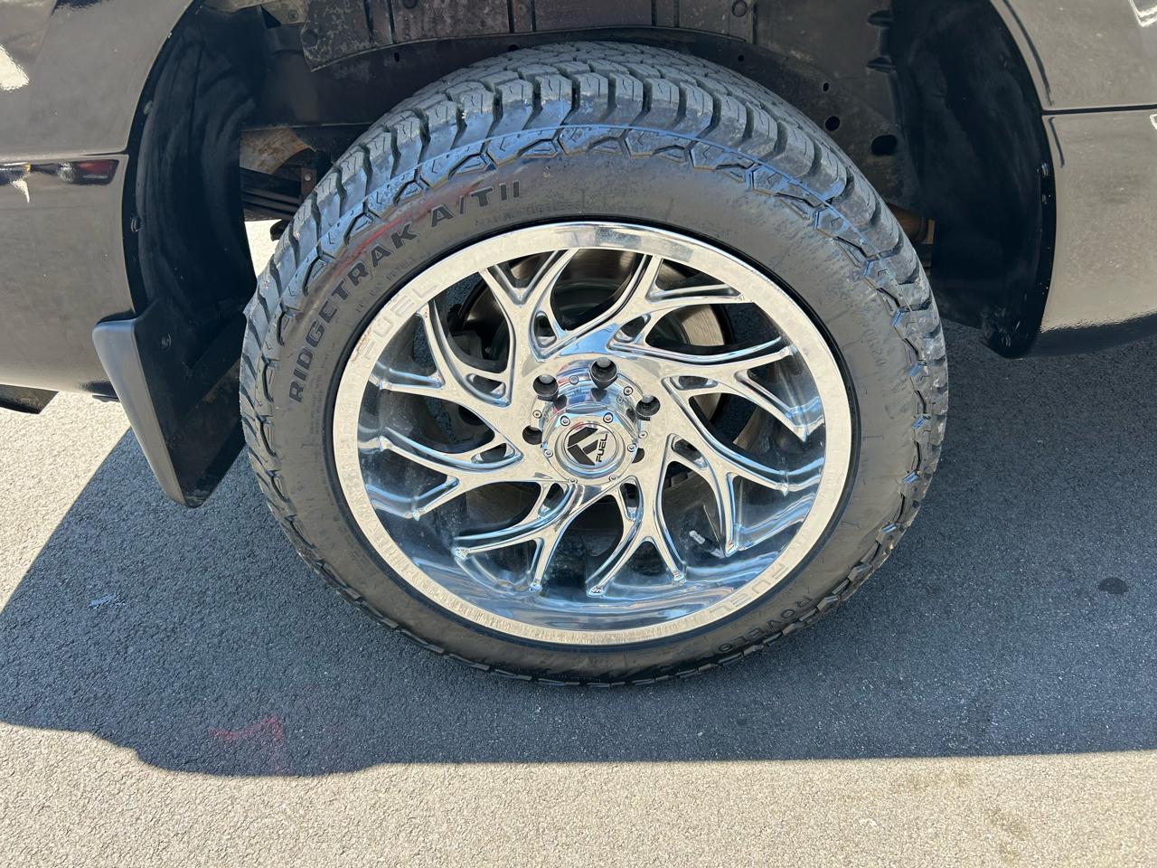 Nissan Titan SV Crew Cab 2WD 2017