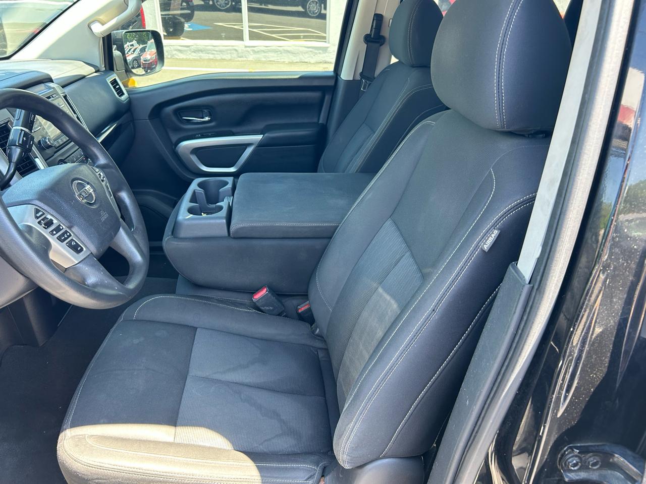 Nissan Titan SV Crew Cab 2WD 2017