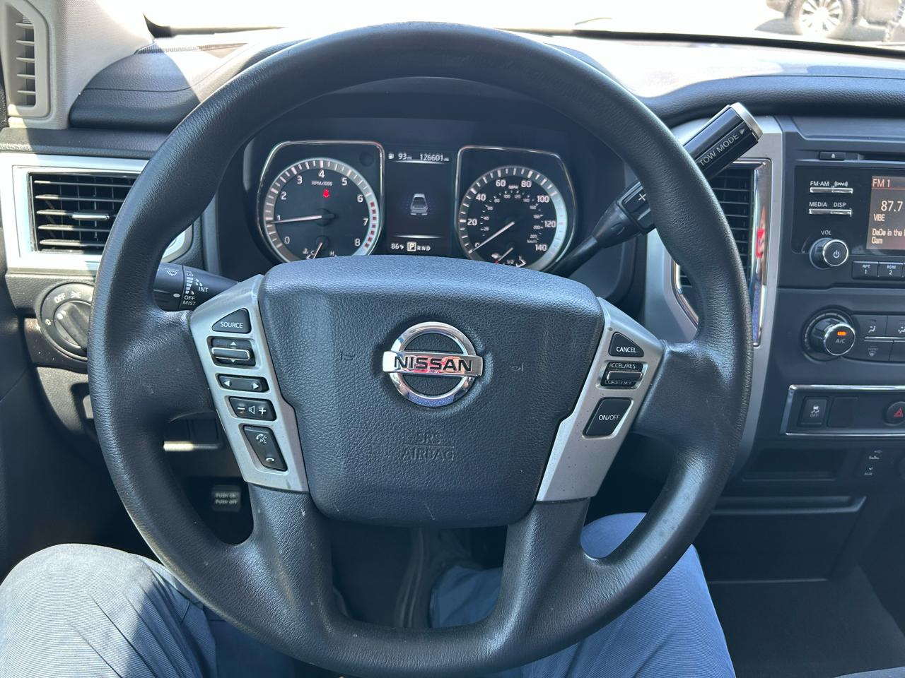 Nissan Titan SV Crew Cab 2WD 2017