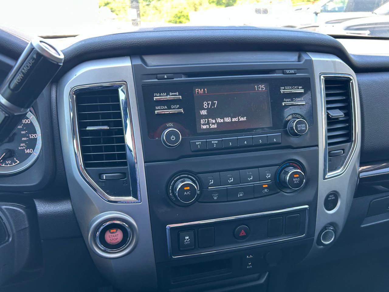 Nissan Titan SV Crew Cab 2WD 2017