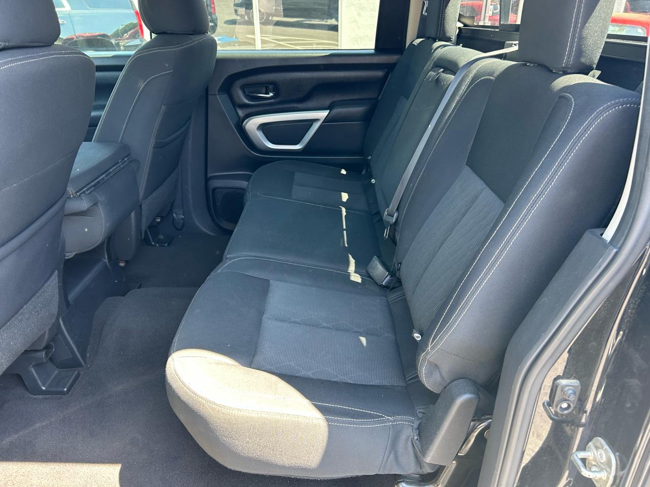 Nissan Titan SV Crew Cab 2WD 2017