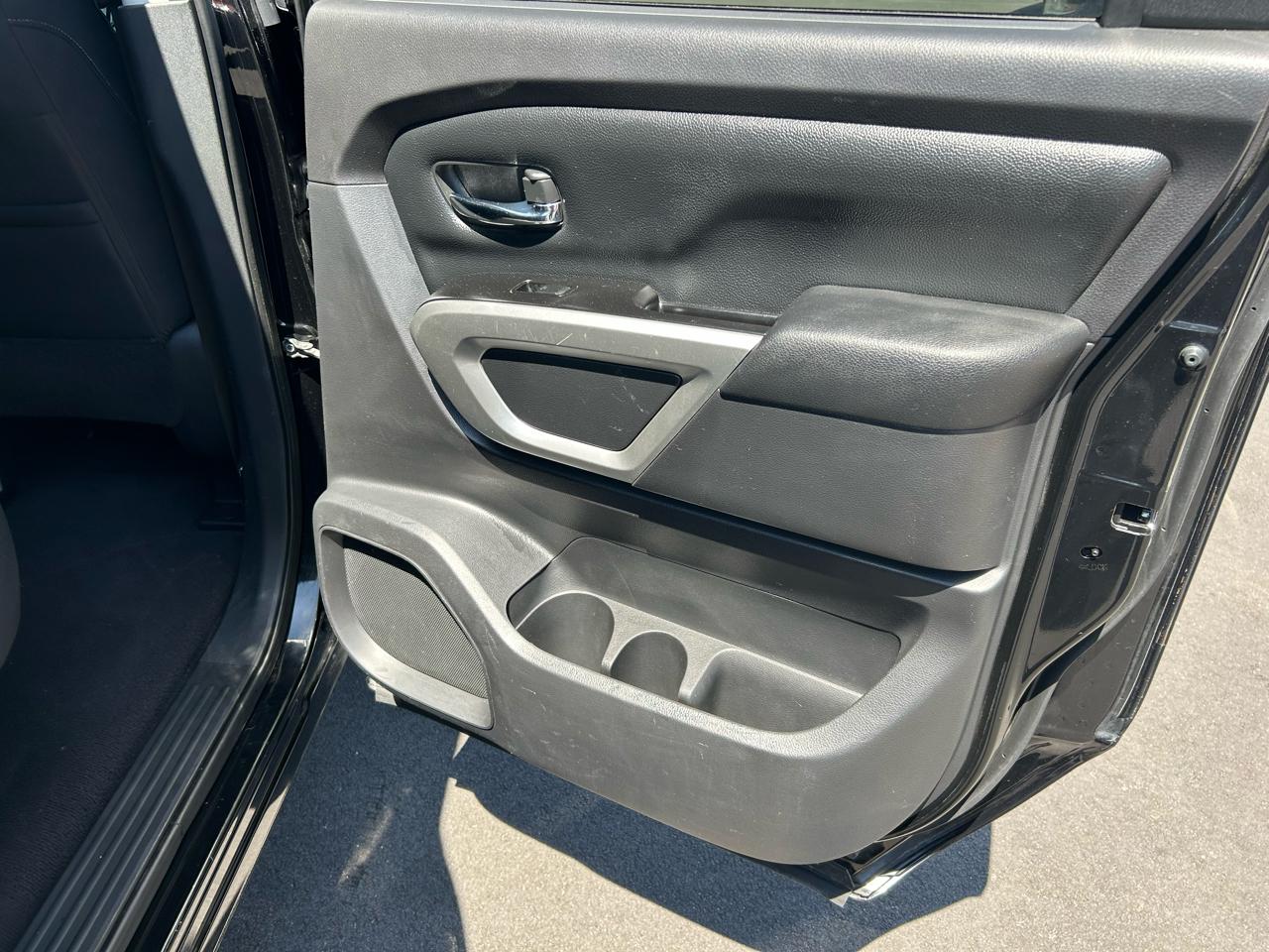 Nissan Titan SV Crew Cab 2WD 2017