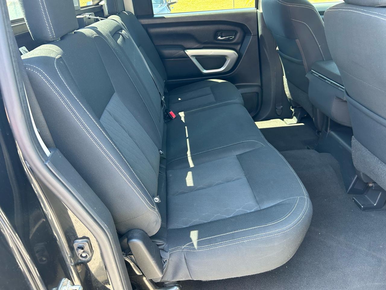 Nissan Titan SV Crew Cab 2WD 2017