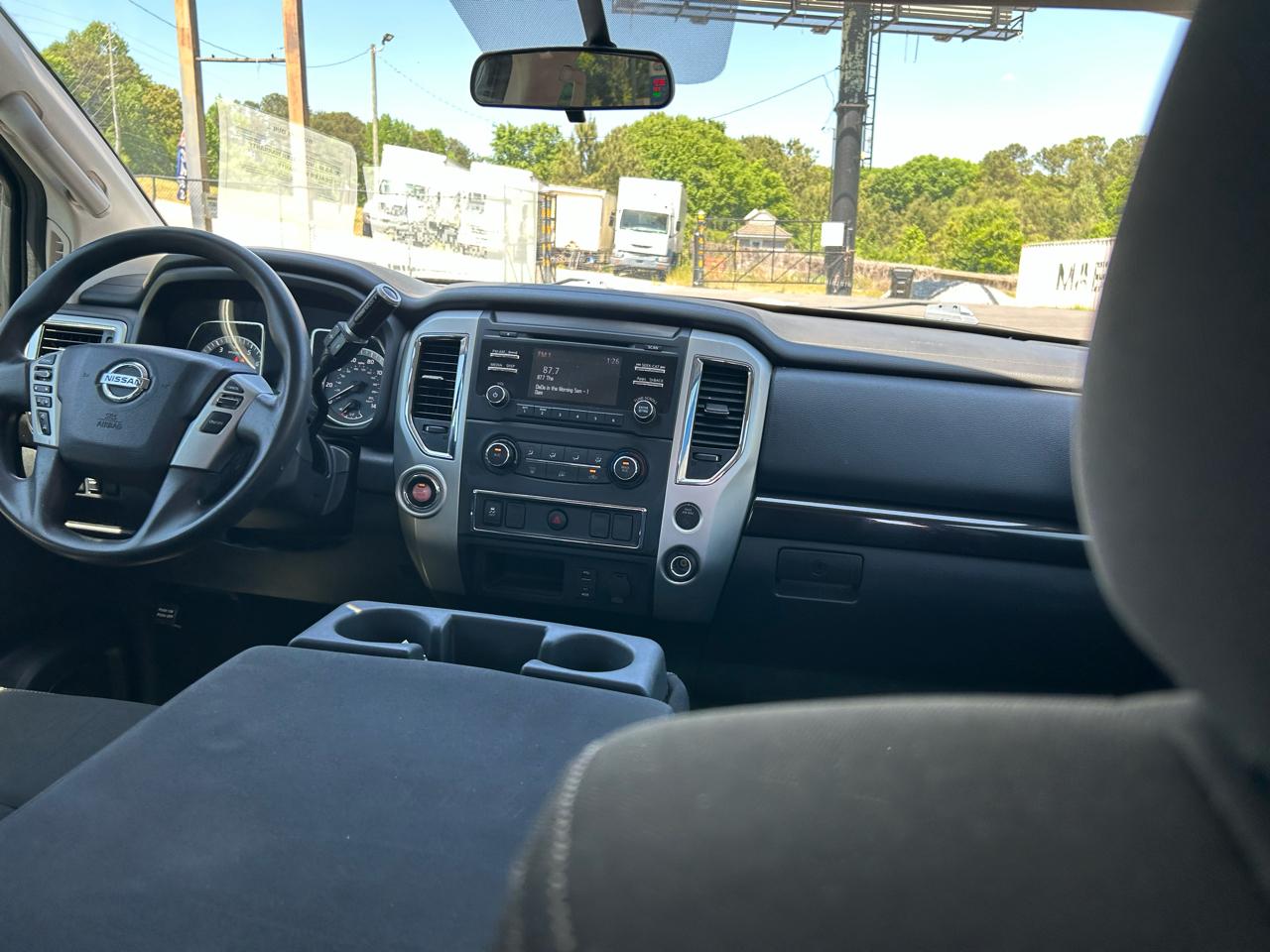 Nissan Titan SV Crew Cab 2WD 2017