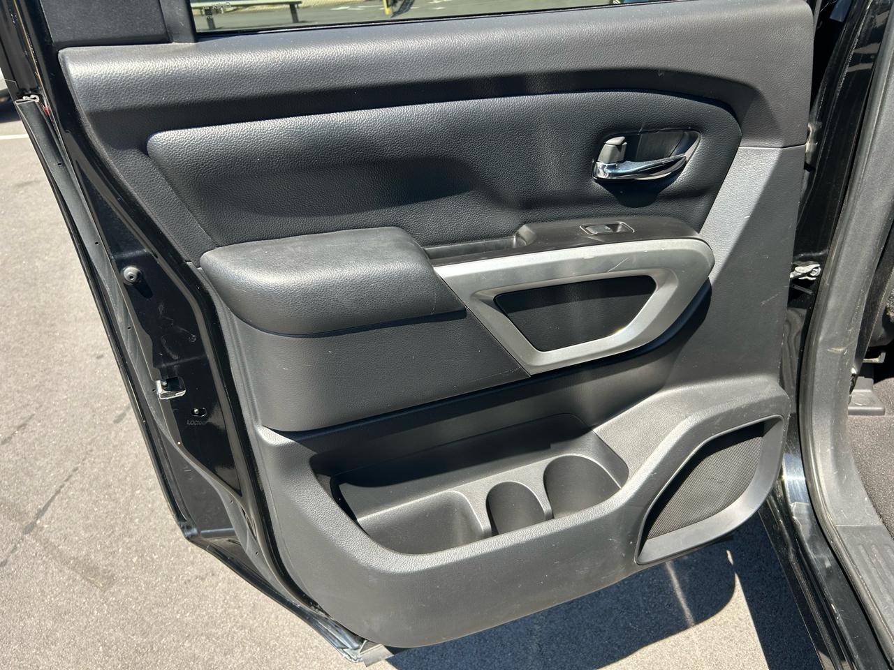 Nissan Titan SV Crew Cab 2WD 2017