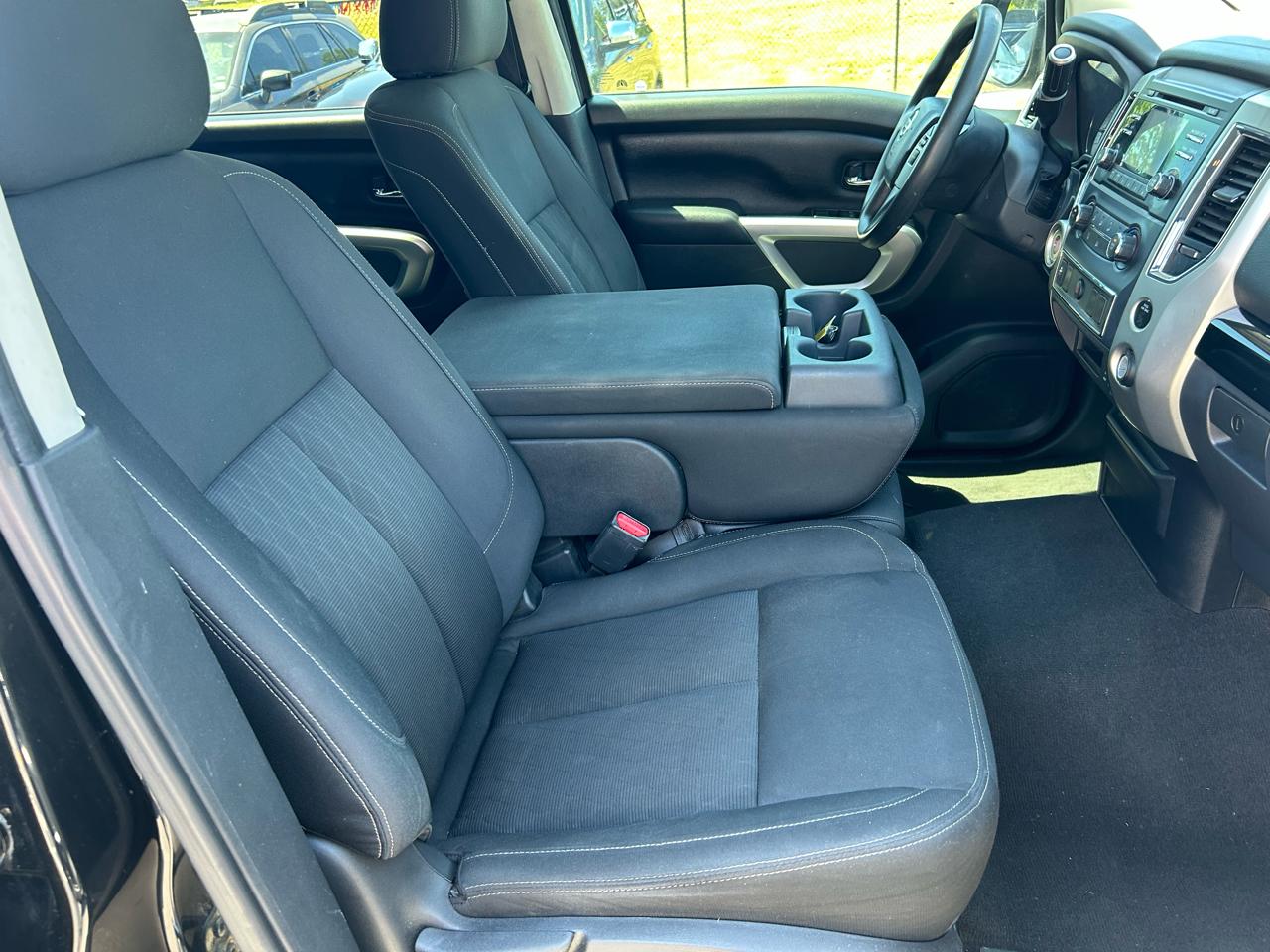 Nissan Titan SV Crew Cab 2WD 2017