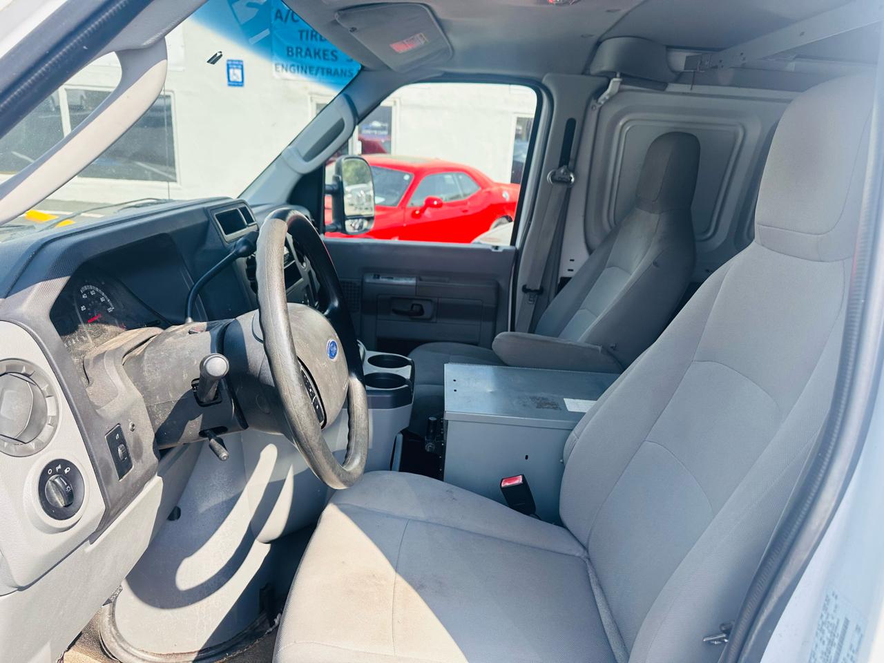 Ford Econoline E-150 2010