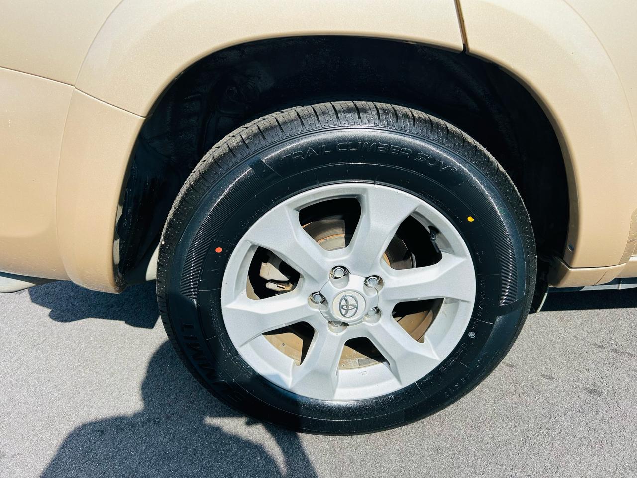 Toyota RAV4 Limited I4 2WD 2011