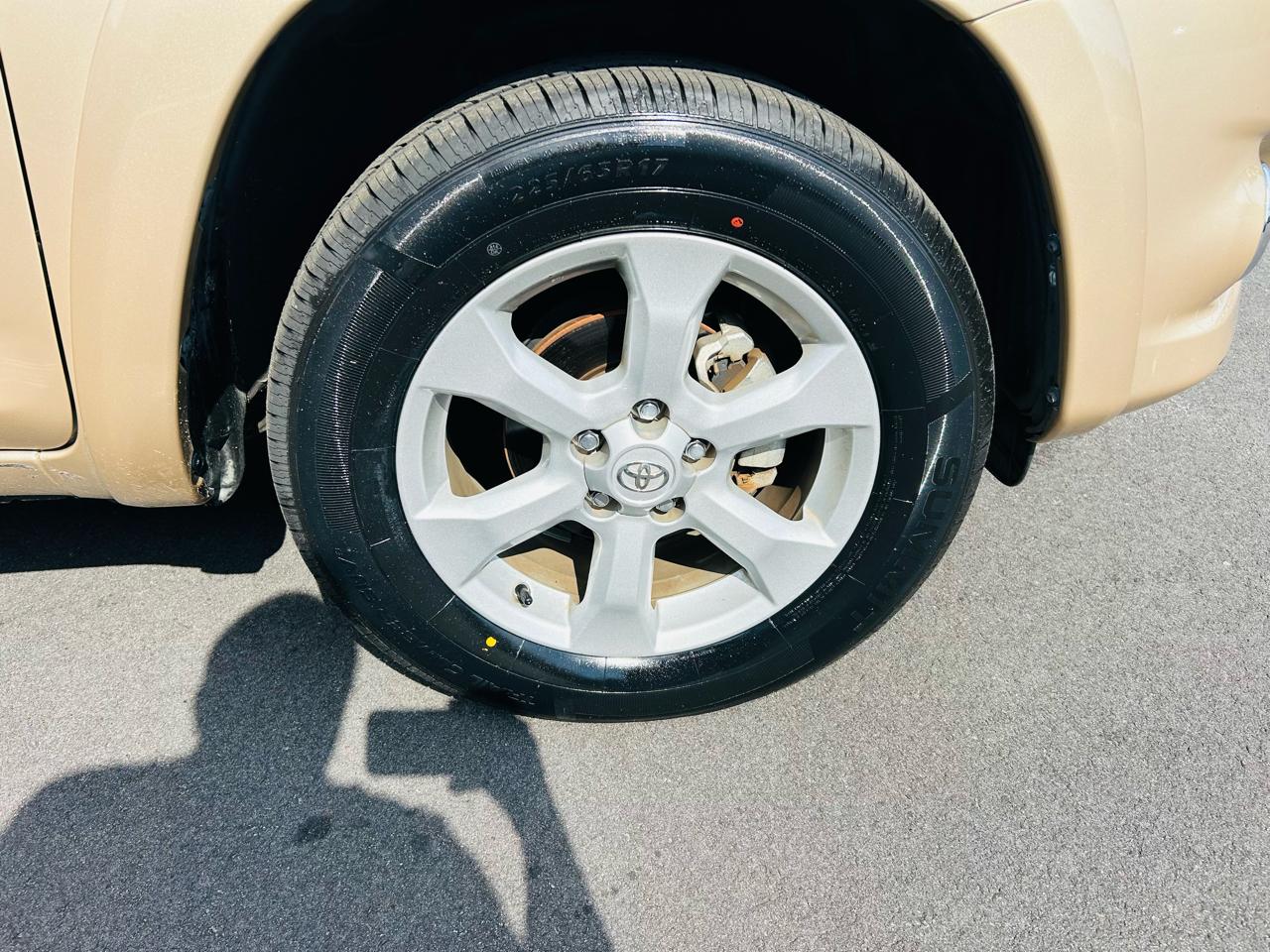 Toyota RAV4 Limited I4 2WD 2011