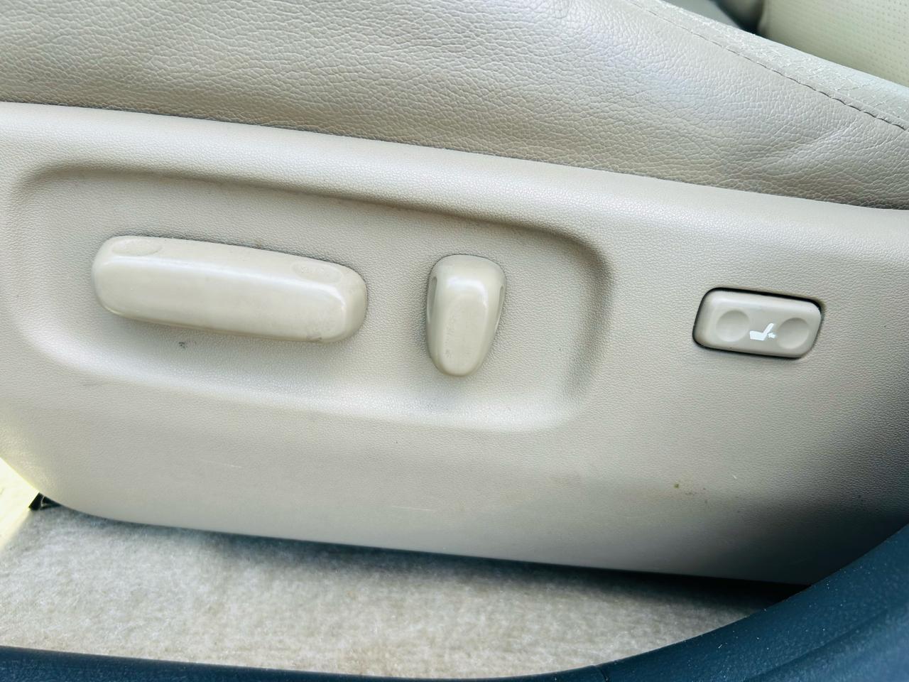 Toyota RAV4 Limited I4 2WD 2011