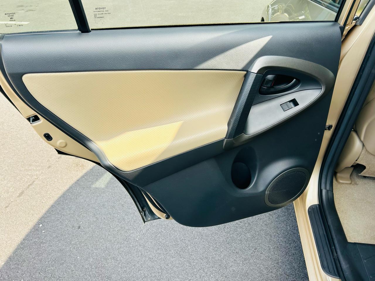 Toyota RAV4 Limited I4 2WD 2011