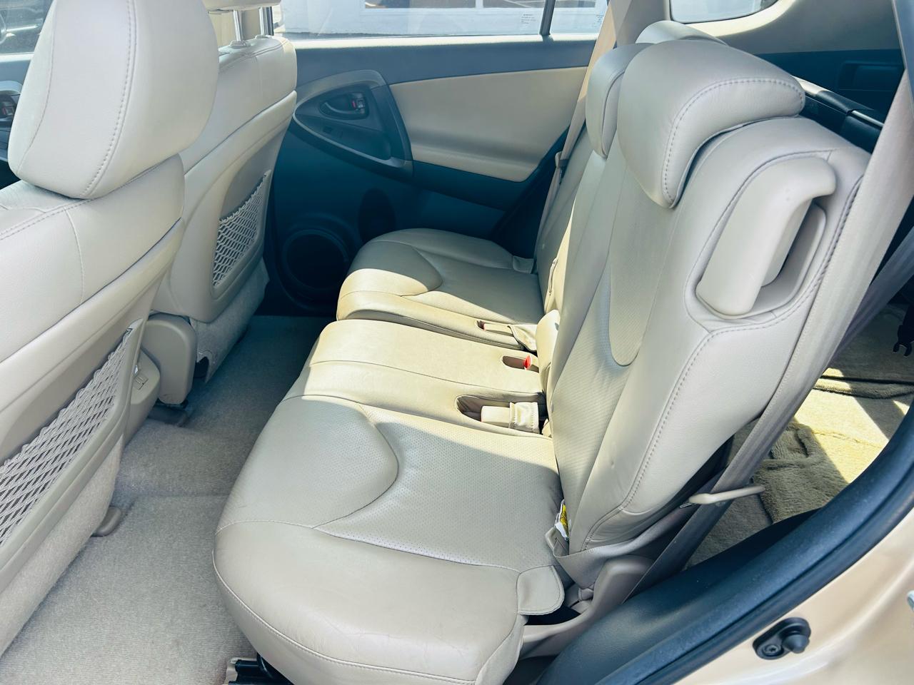 Toyota RAV4 Limited I4 2WD 2011