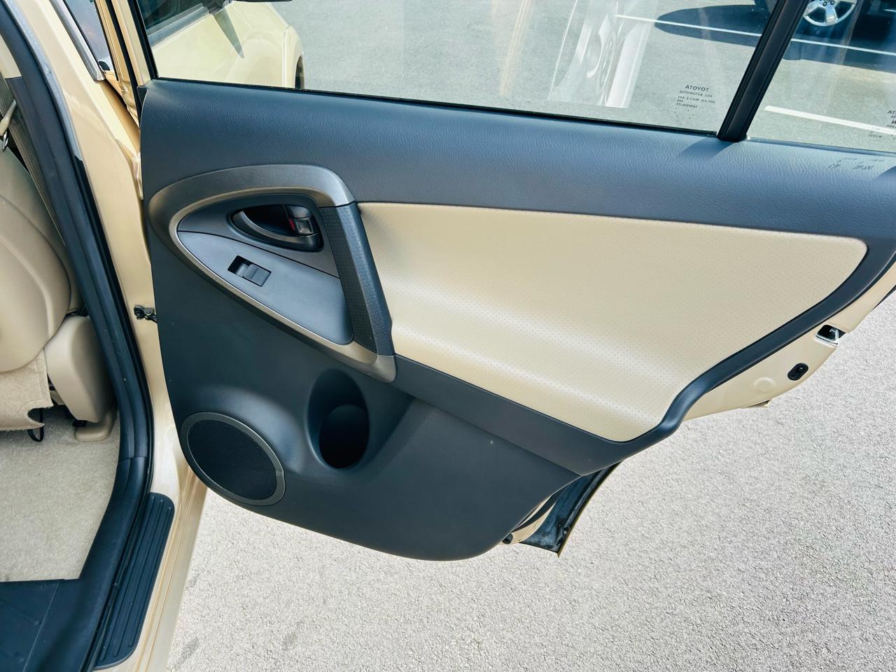 Toyota RAV4 Limited I4 2WD 2011