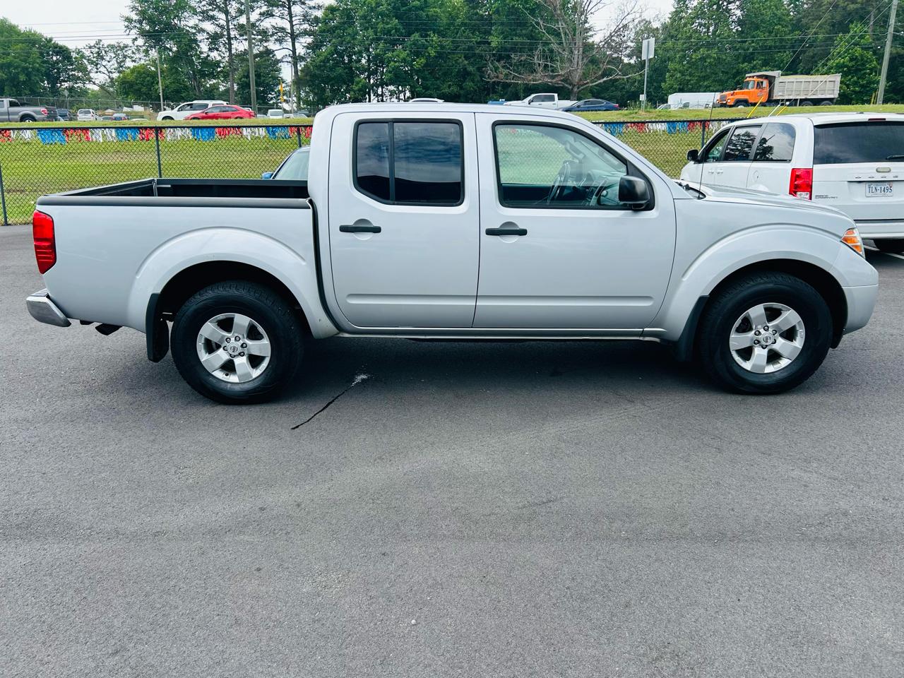 Nissan Frontier SV Crew Cab 4WD 2012