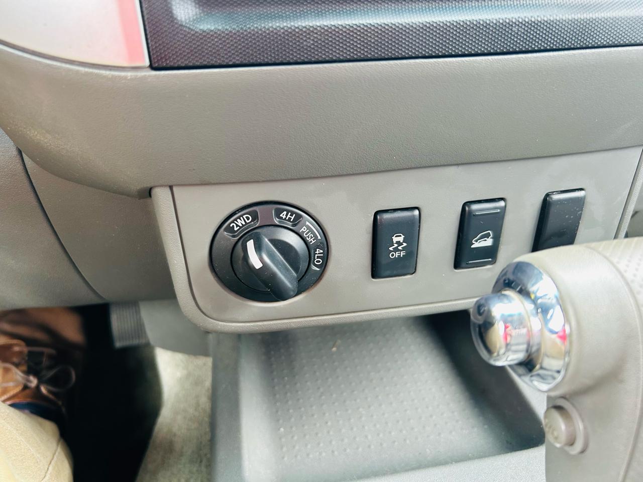 Nissan Frontier SV Crew Cab 4WD 2012