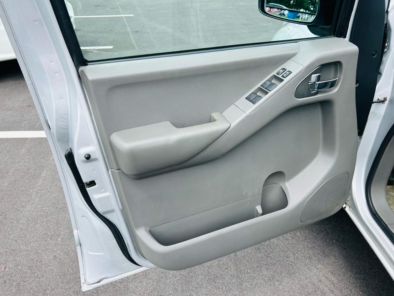 Nissan Frontier SV Crew Cab 4WD 2012