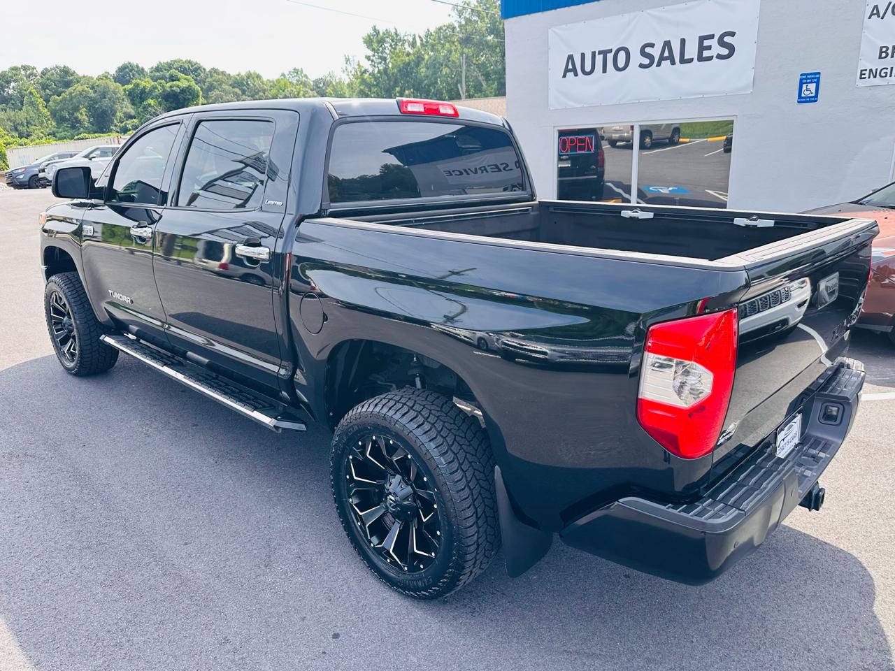 Toyota Tundra Limited 5.7L CrewMax 2WD 2015